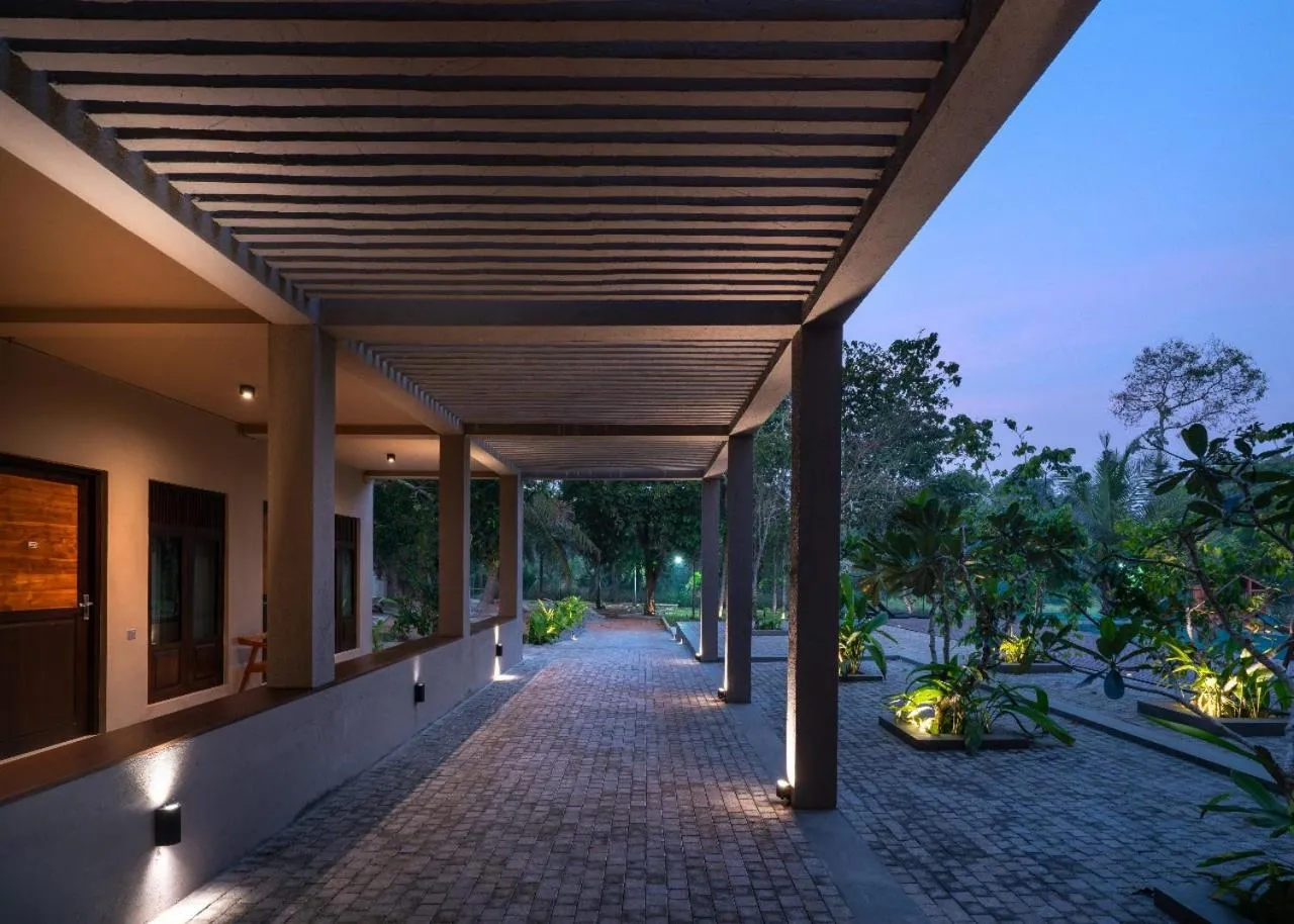 Garden in Thimbiri Wewa Resort Wilpattu