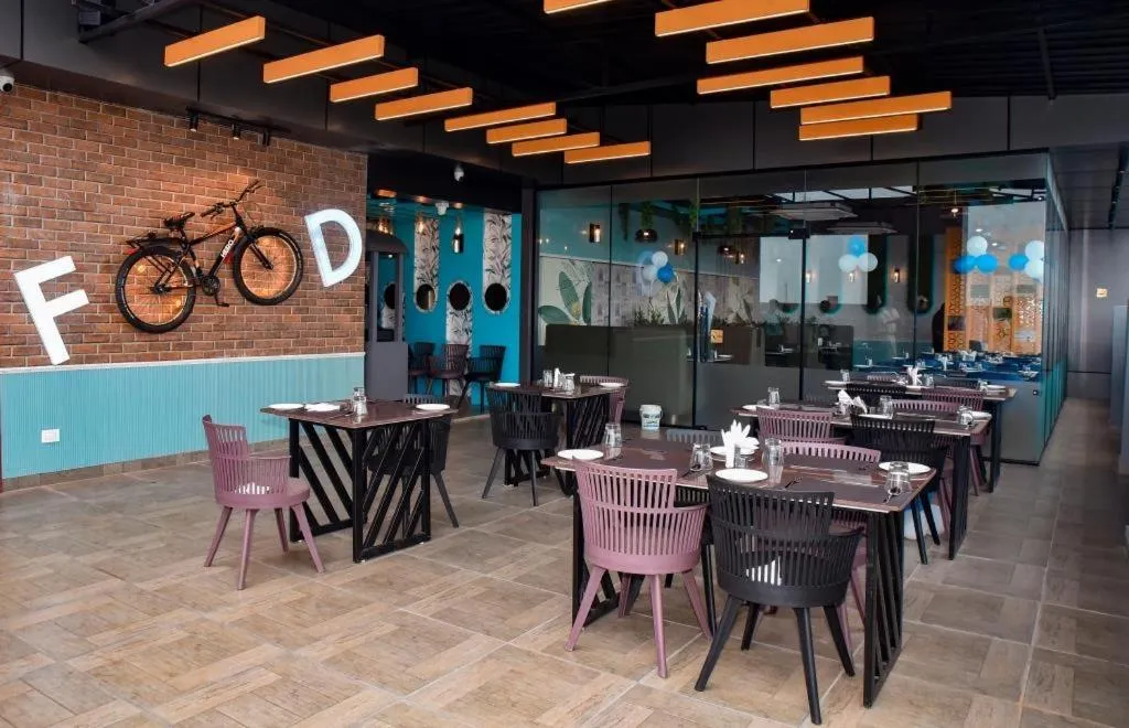 Restaurant/places to eat in Grand Savera