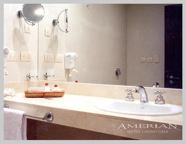 Bathroom in Amérian Hotel Casino Gala