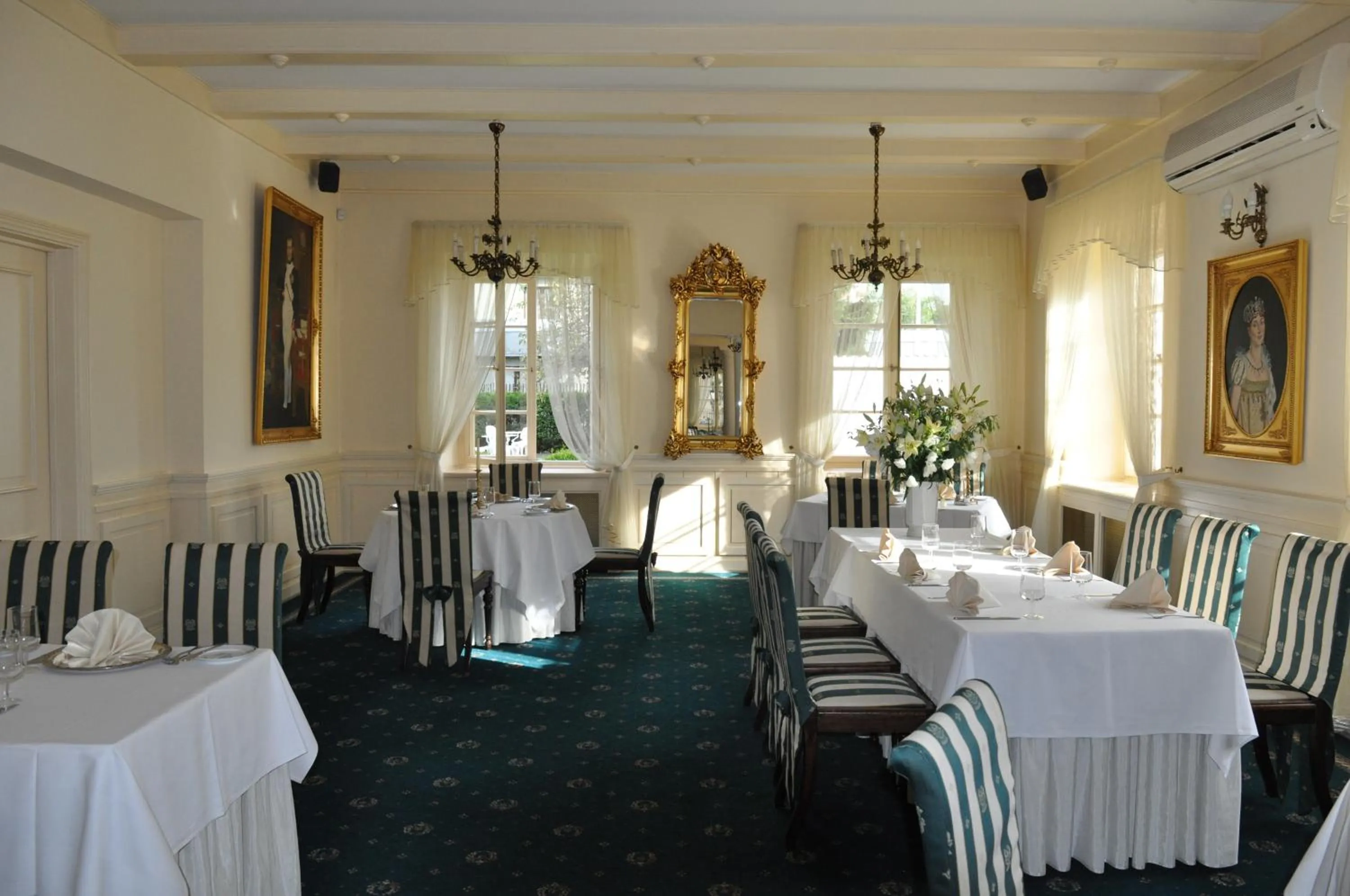 Restaurant/places to eat in Hotel "Zajazd Napoleoński"