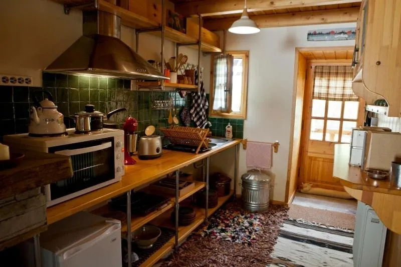 Kitchen or kitchenette in Vasilikia Mountain Farm & Retreat