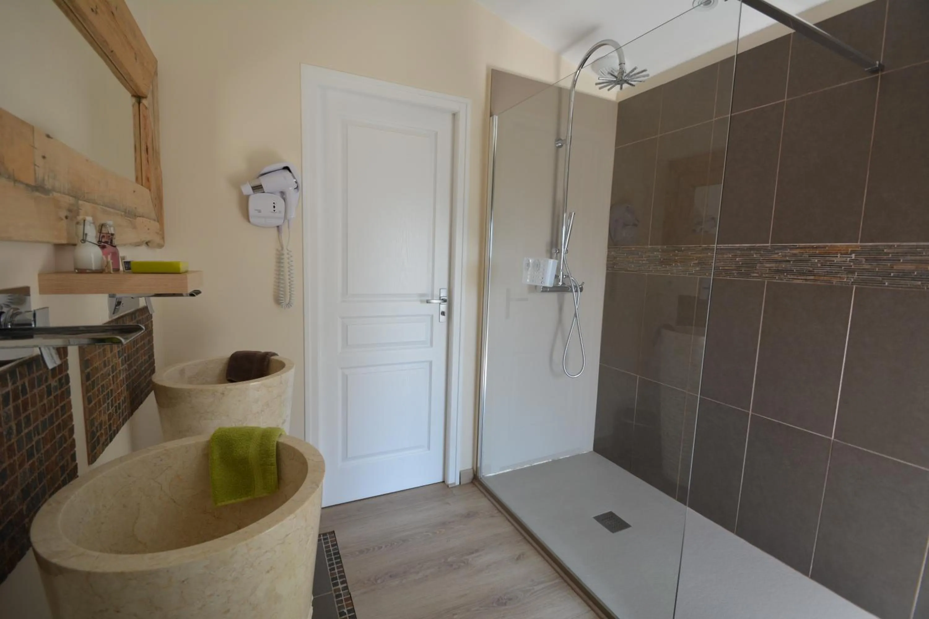 Shower in Aux 4 Cornes - Chambre d'hôtes