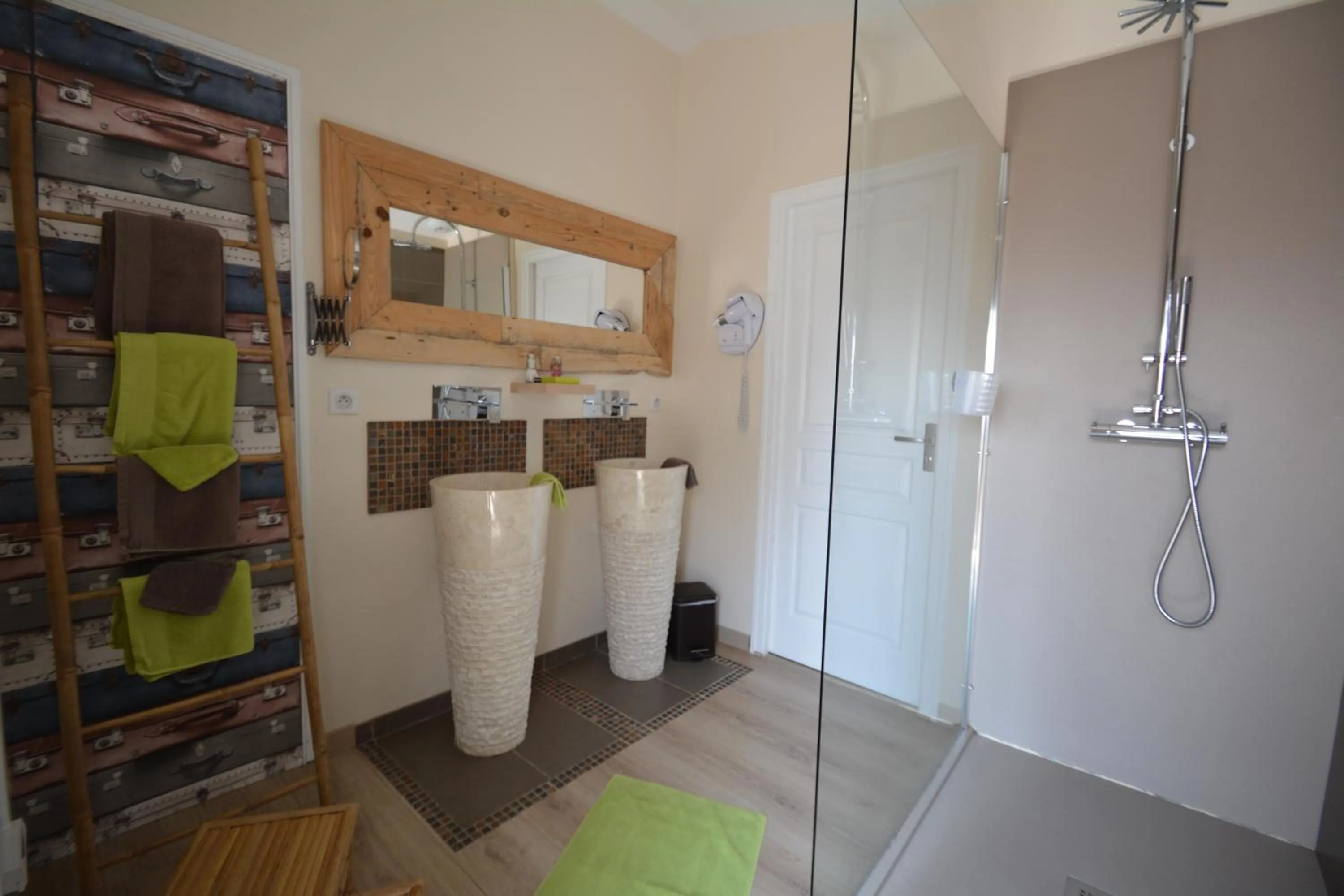 Shower in Aux 4 Cornes - Chambre d'hôtes