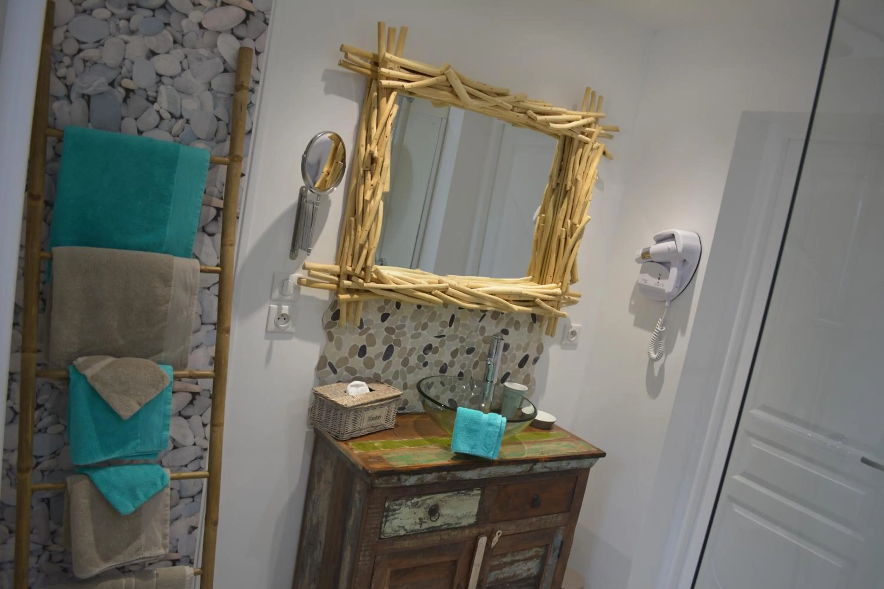 Bathroom in Aux 4 Cornes - Chambre d'hôtes