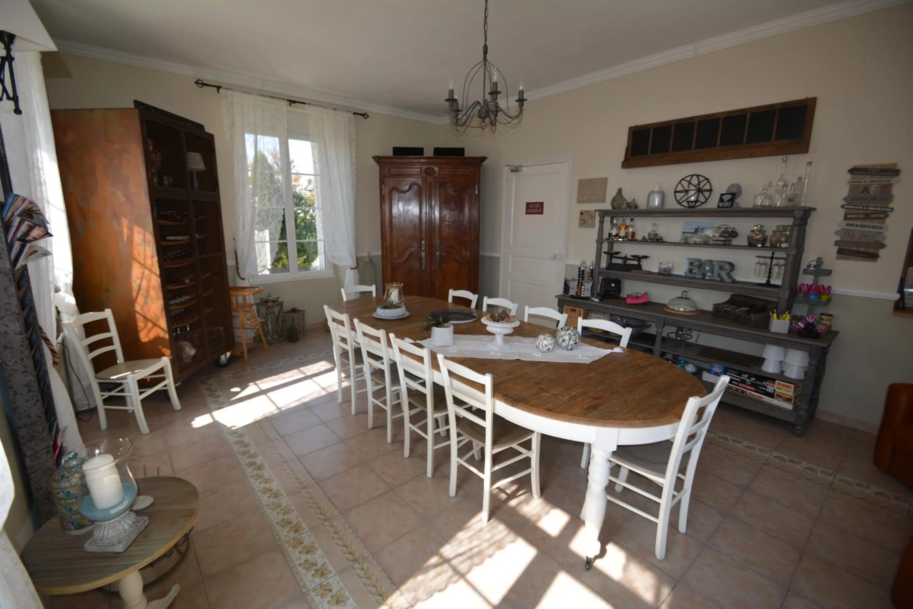 Meeting/conference room in Aux 4 Cornes - Chambre d'hôtes