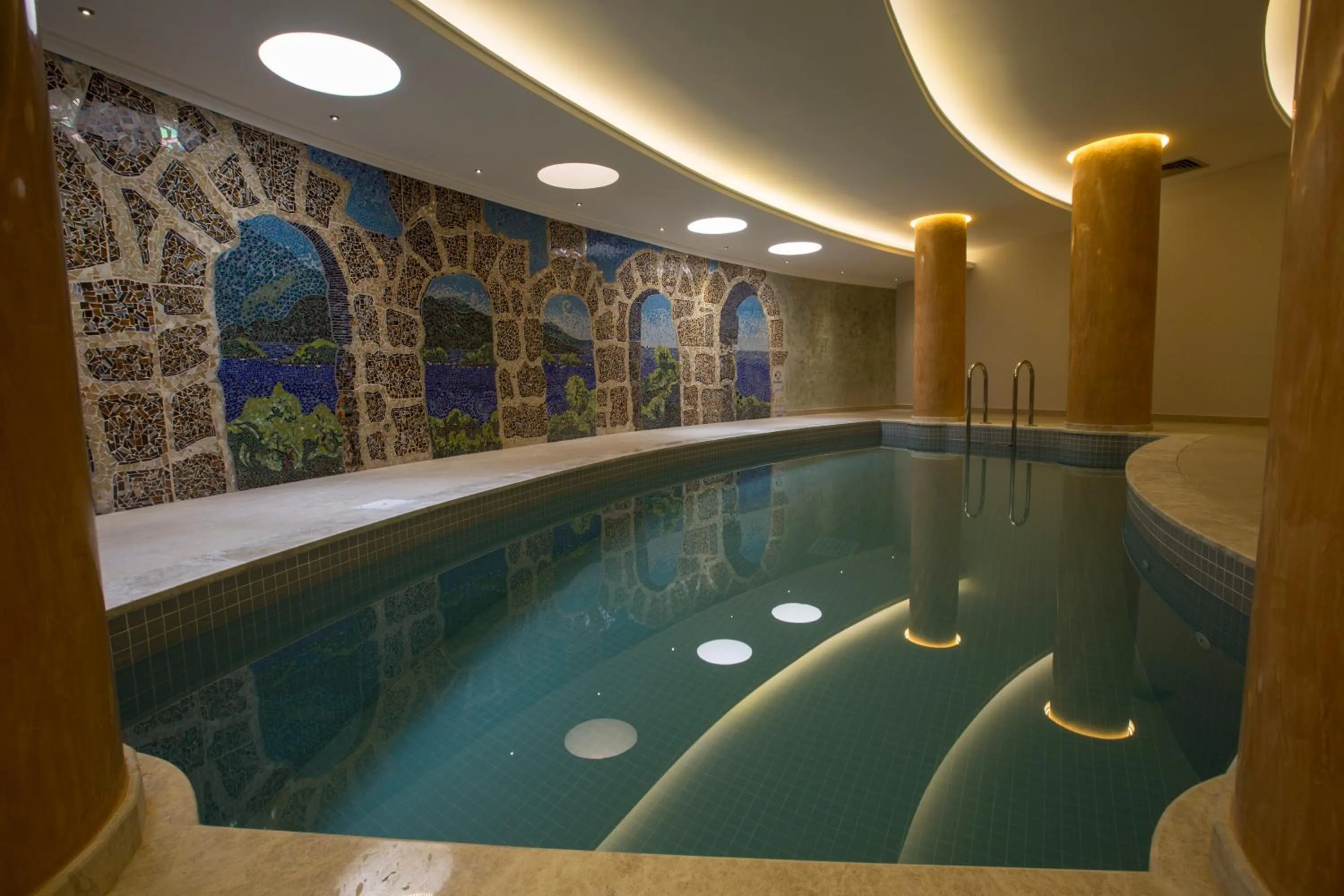 Swimming pool in Renka Hotel & Spa