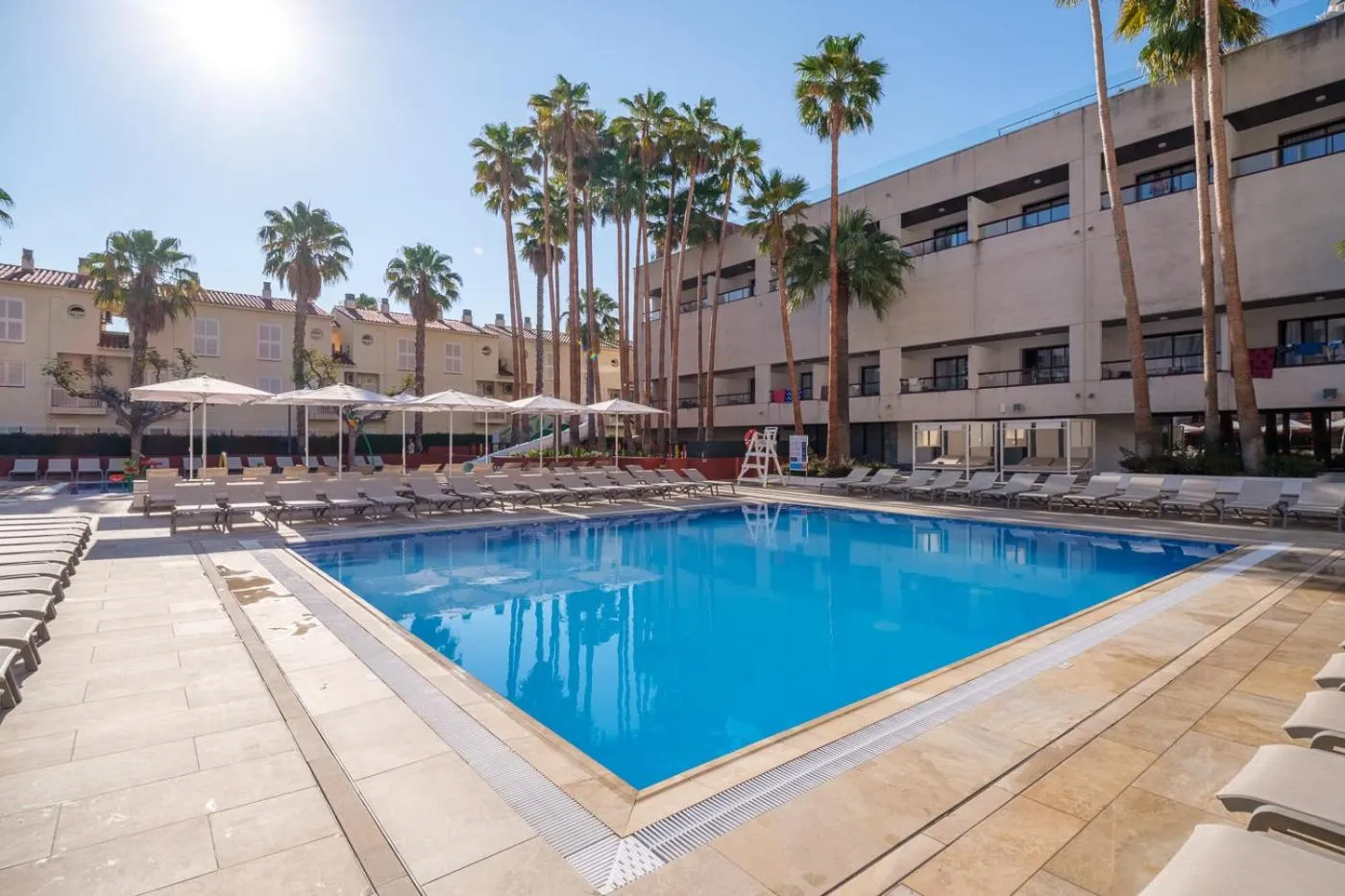 Swimming pool in Apartamentos Estival Park