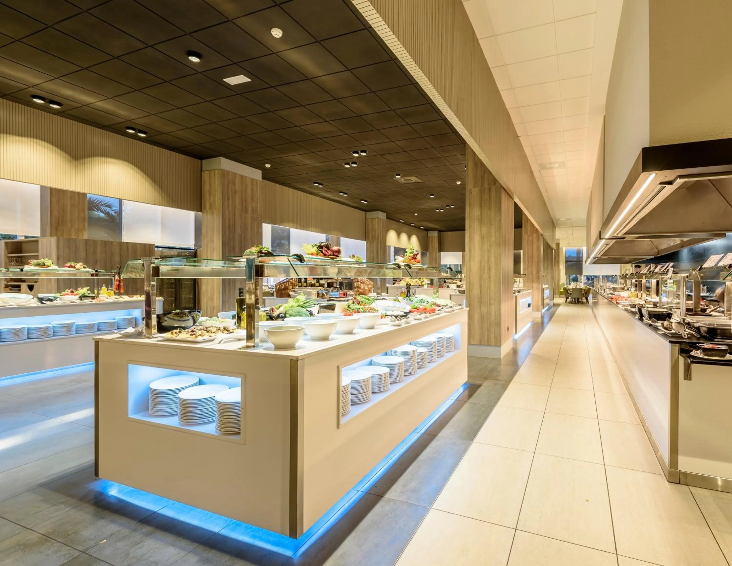 Restaurant/places to eat in Apartamentos Estival Park