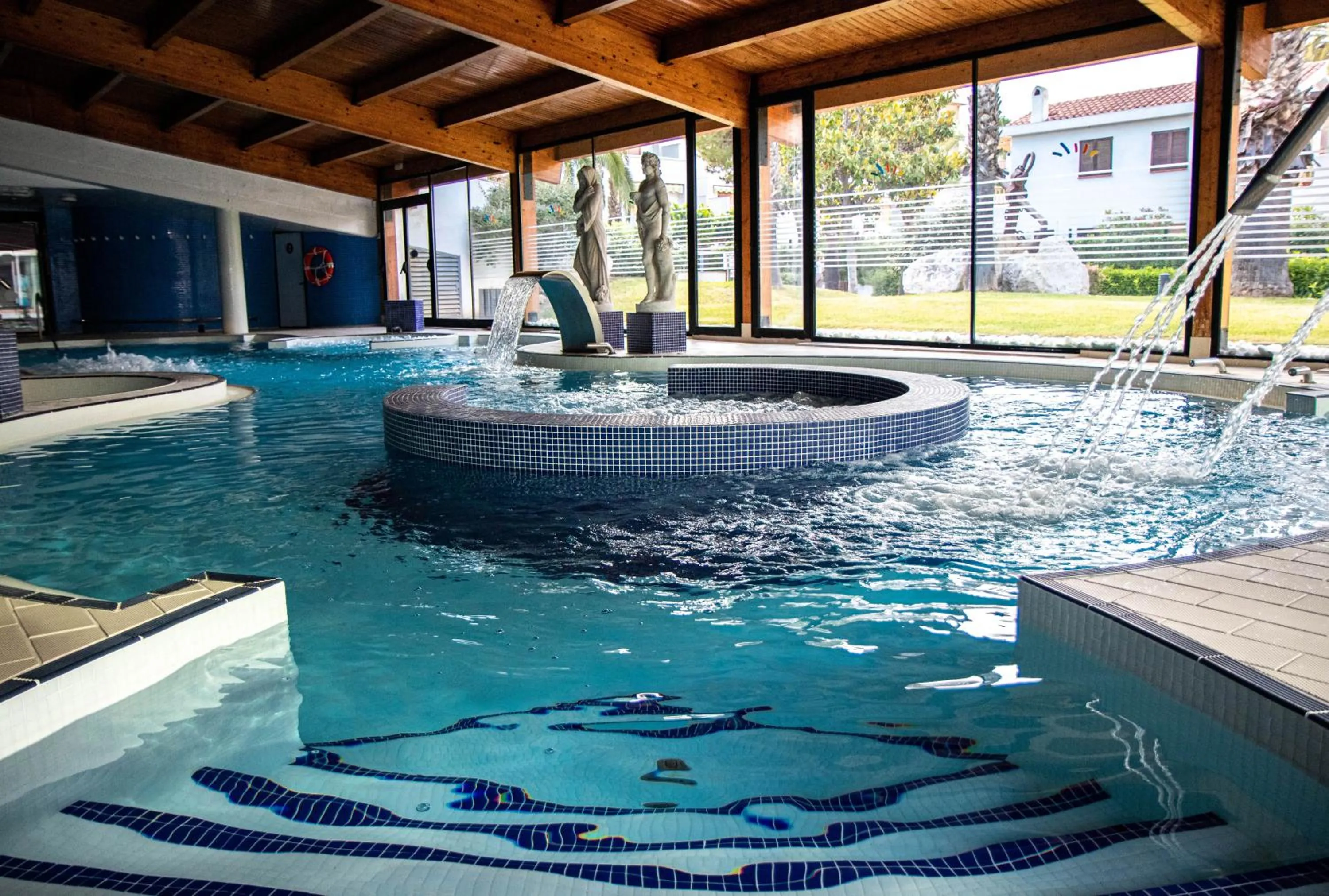 Swimming pool in Apartamentos Estival Park