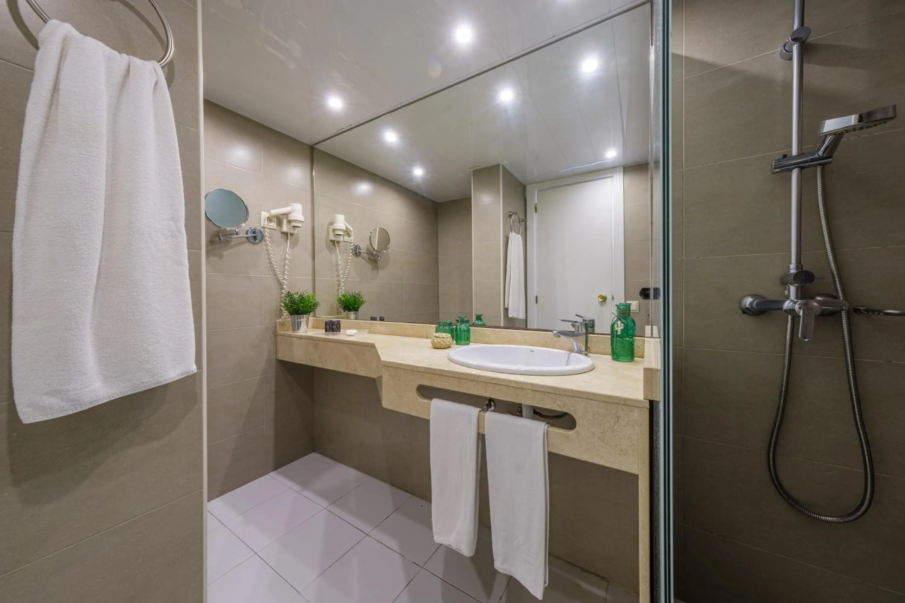 Bathroom in Apartamentos Estival Park