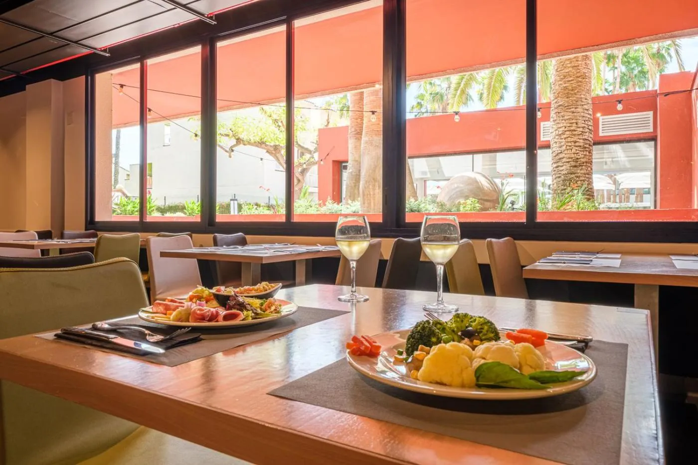 Restaurant/places to eat in Apartamentos Estival Park