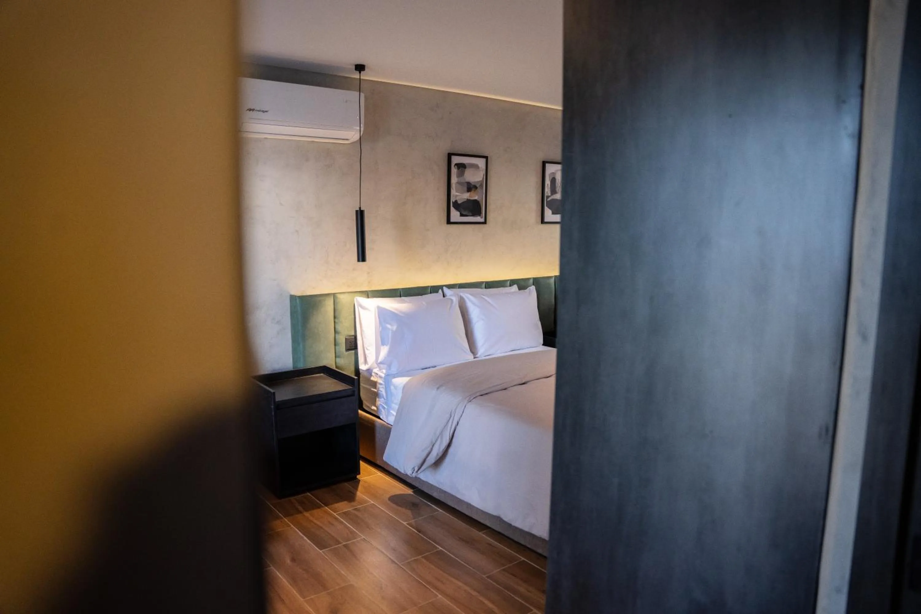 Seating area, Bed in ALCALÀ EXPO