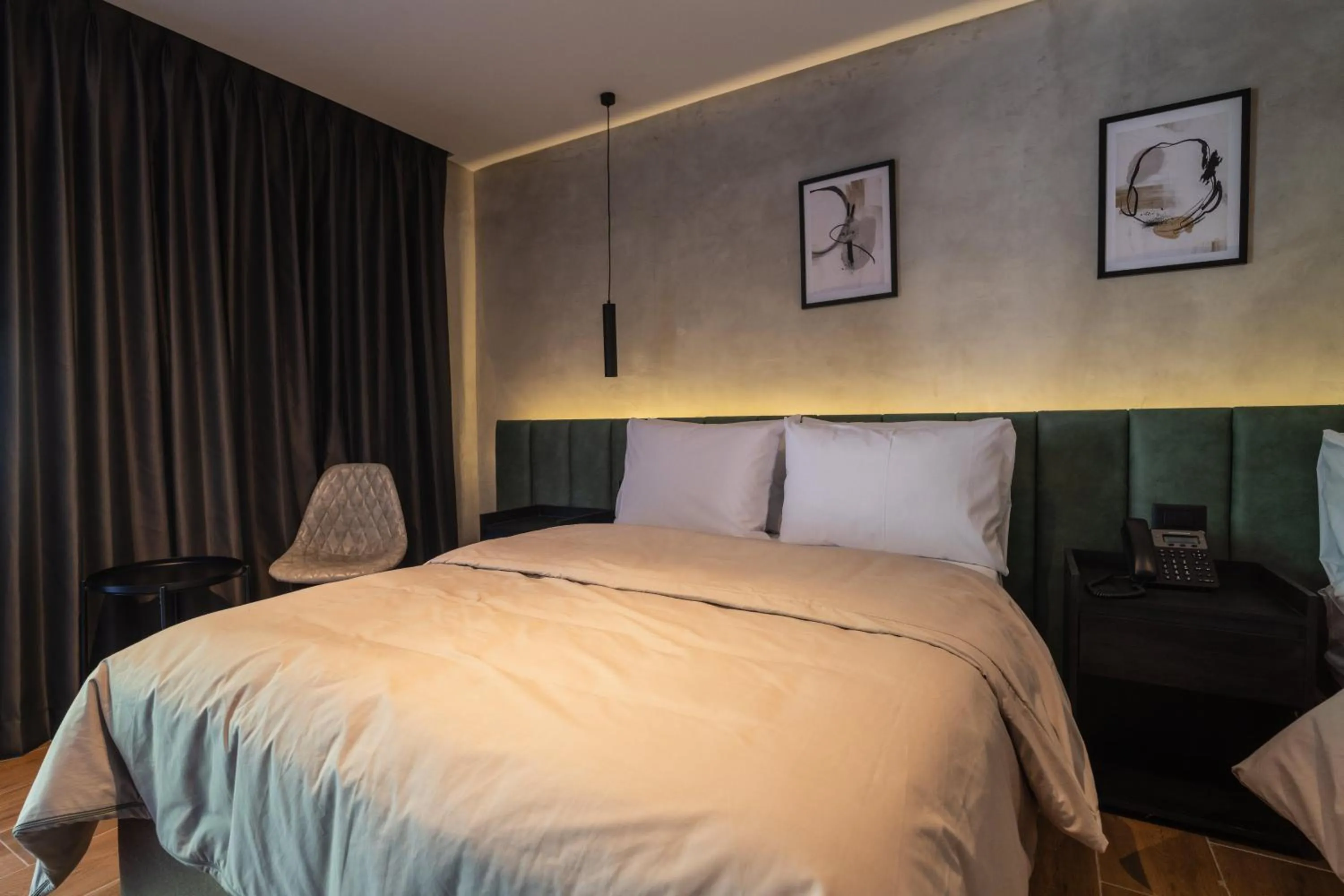 Photo of the whole room, Bed in ALCALÀ EXPO