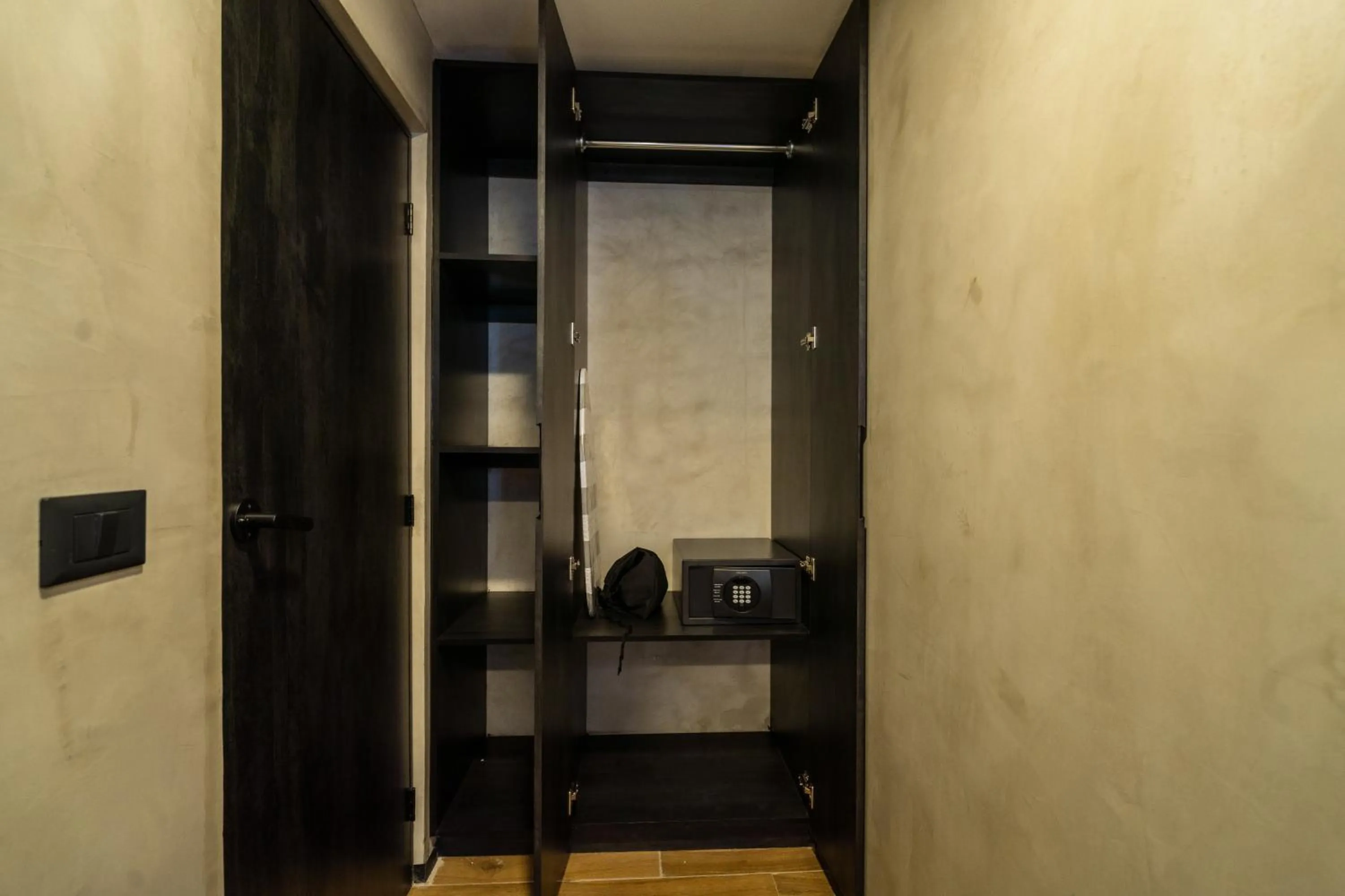 wardrobe in ALCALÀ EXPO