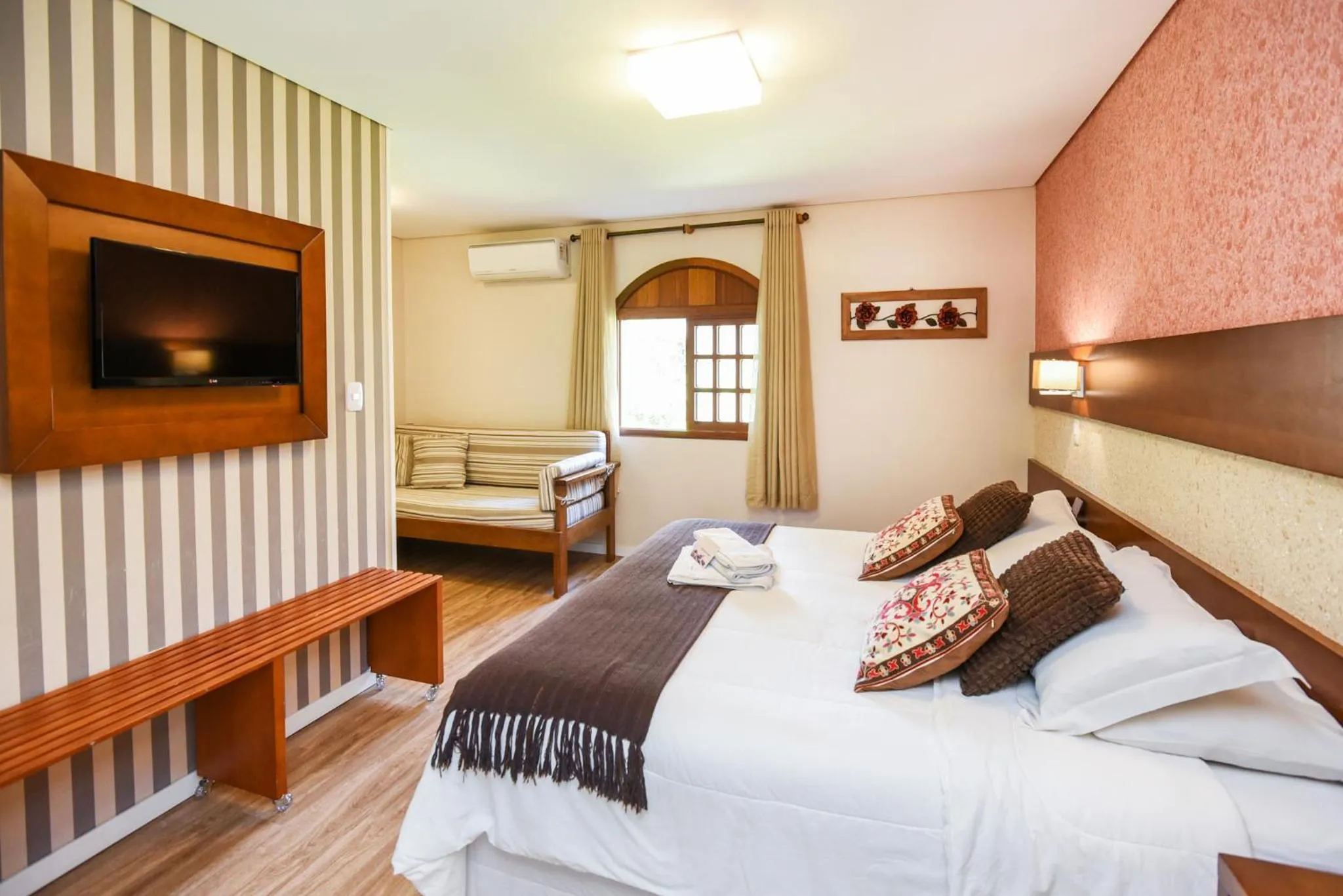 Photo of the whole room in Pousada La Lavande