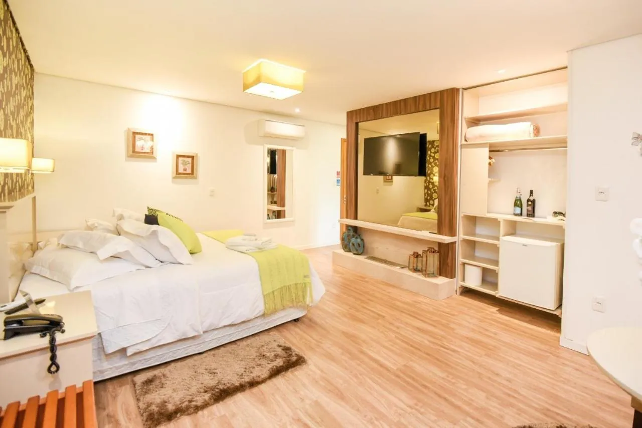 TV and multimedia in Pousada La Lavande