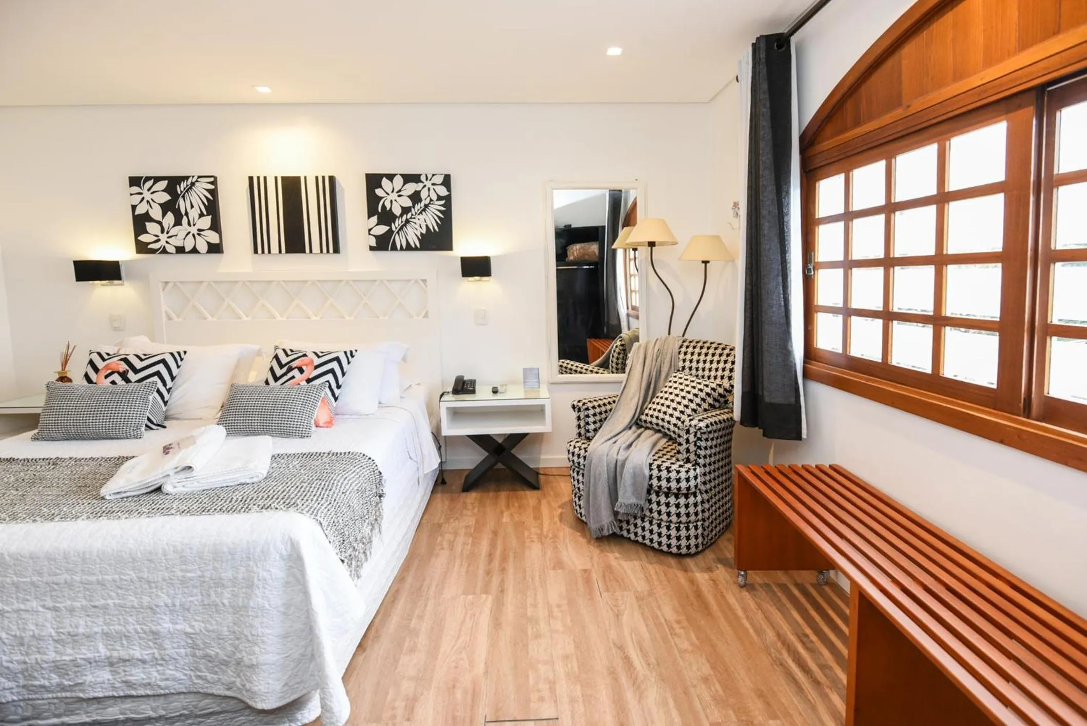 Photo of the whole room in Pousada La Lavande