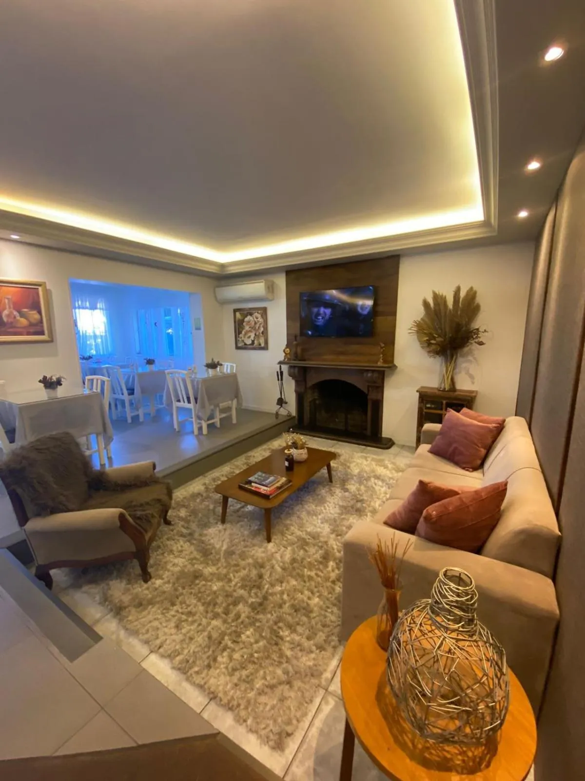 Communal lounge/ TV room in Pousada La Lavande