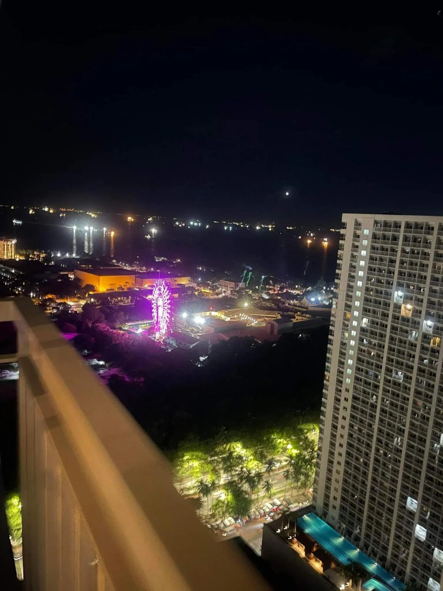 Night in Cozy Penthouse 2BR Suite w Balcony - Amazing Manila Bay View and City Skyline near MOA