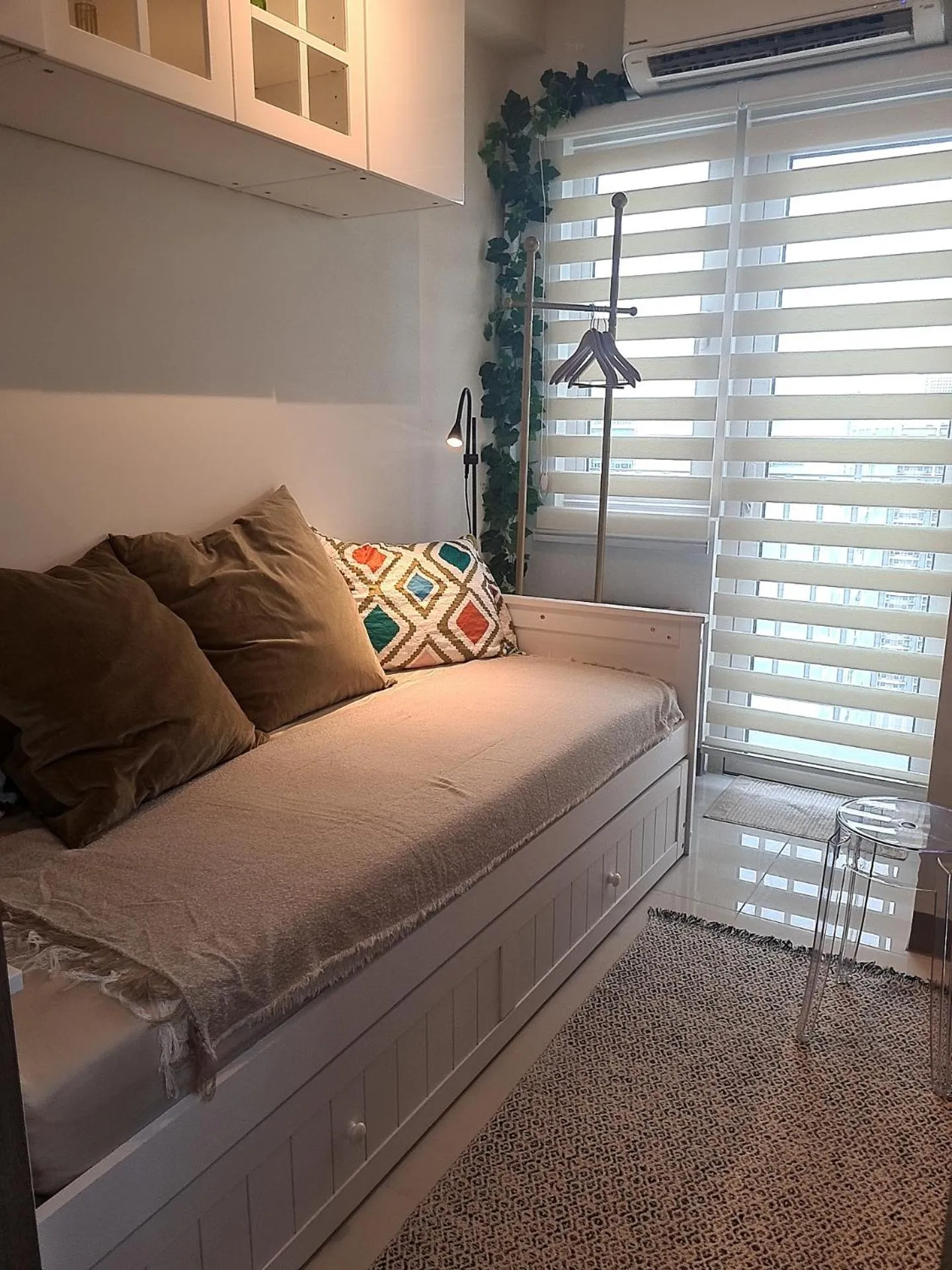 Bed in Cozy Penthouse 2BR Suite w Balcony - Amazing Manila Bay View and City Skyline near MOA