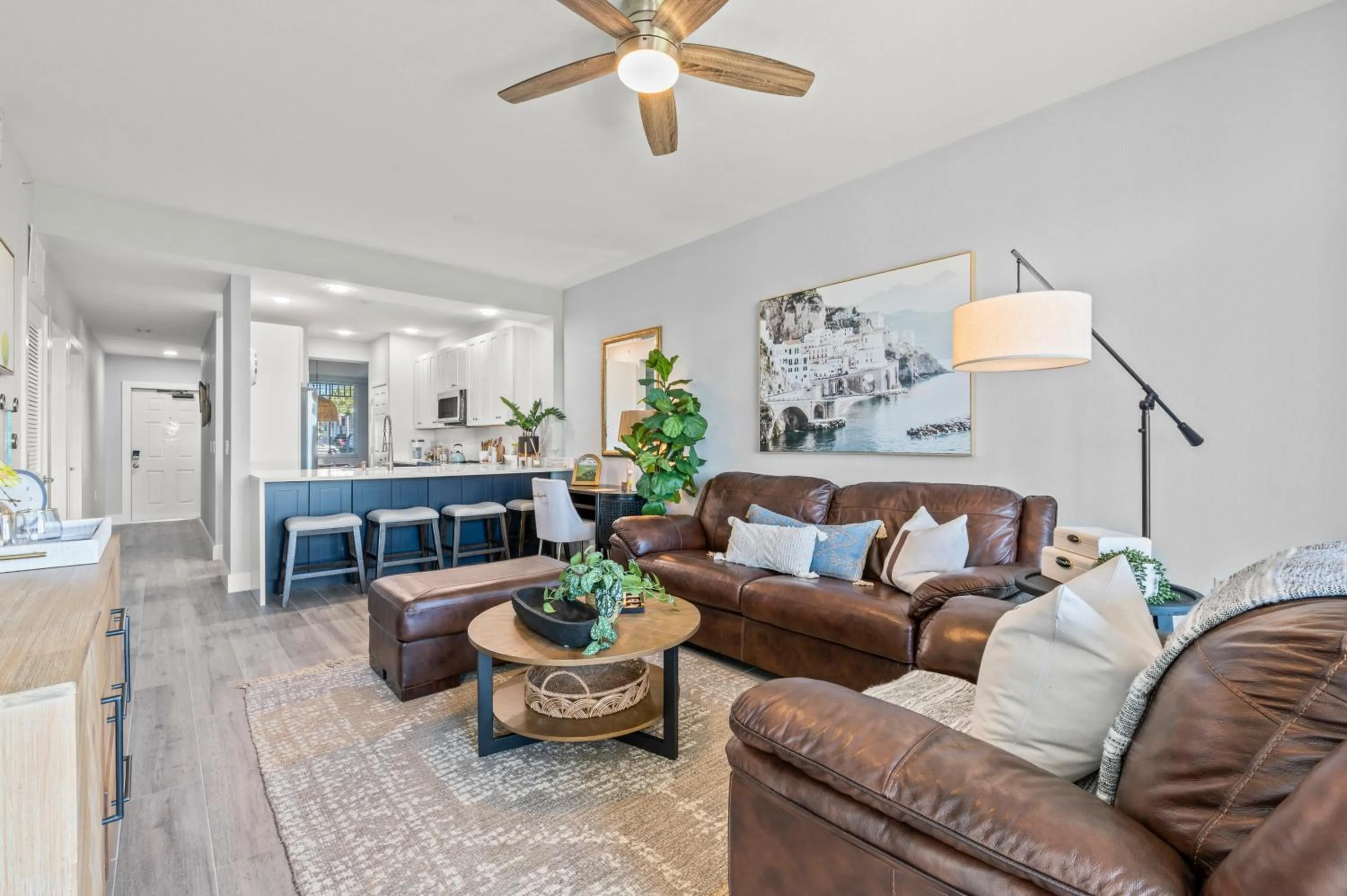 Two-Bedroom Apartment in Serene Naples Retreat: Golf-Resort Pool-Tennis-Gym