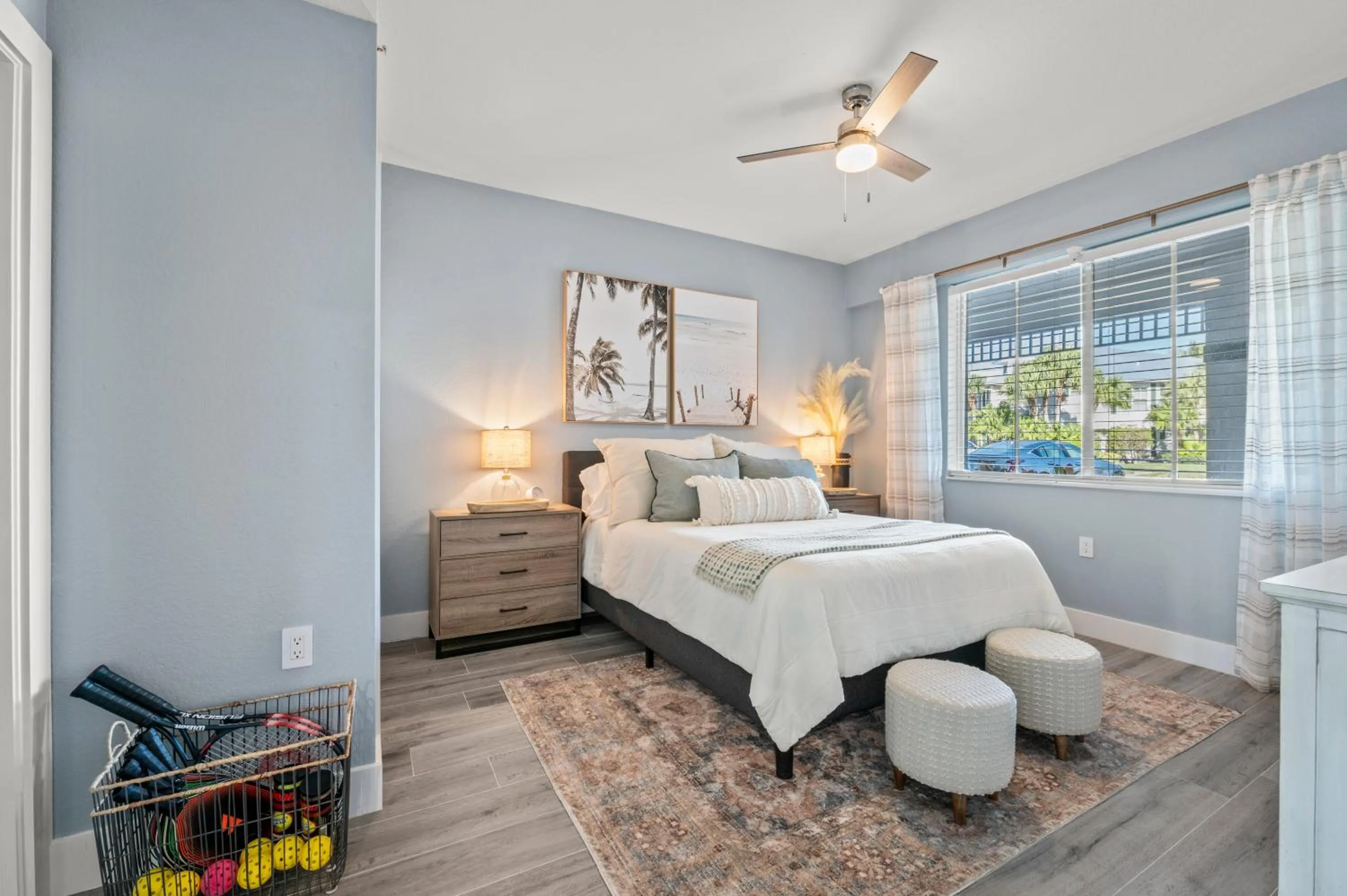 Bed in Serene Naples Retreat: Golf-Resort Pool-Tennis-Gym