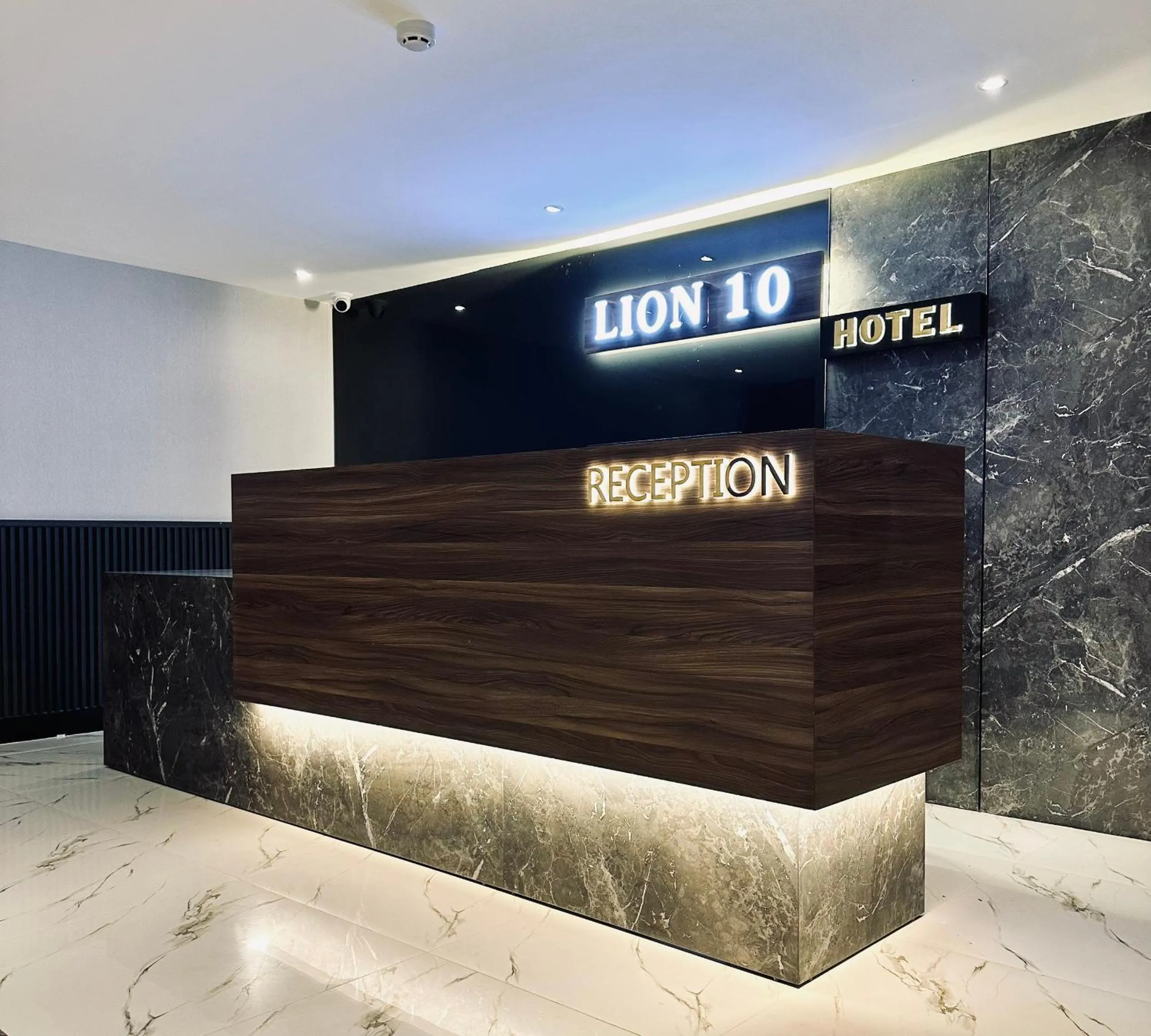 LION 10 HOTEL