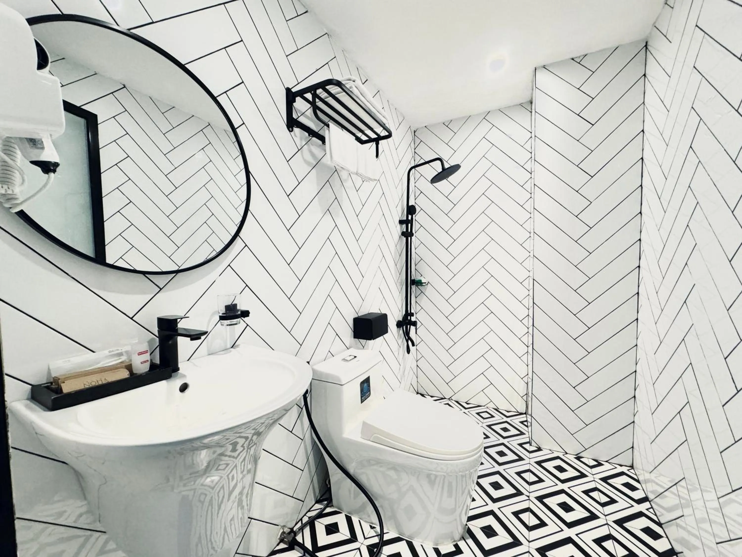 Toilet in LION 10 HOTEL