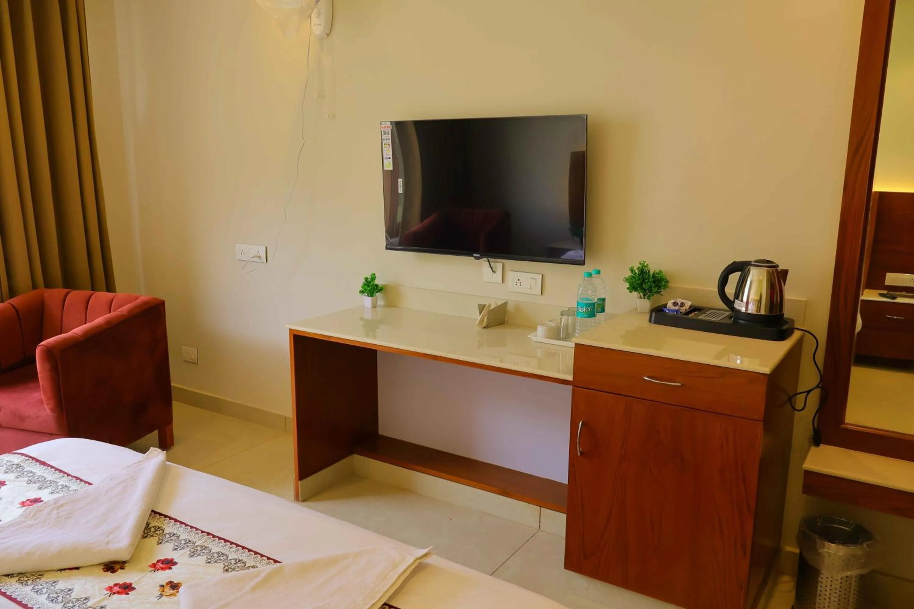 TV and multimedia in Sa-Ba Manali Inn, Mall Road