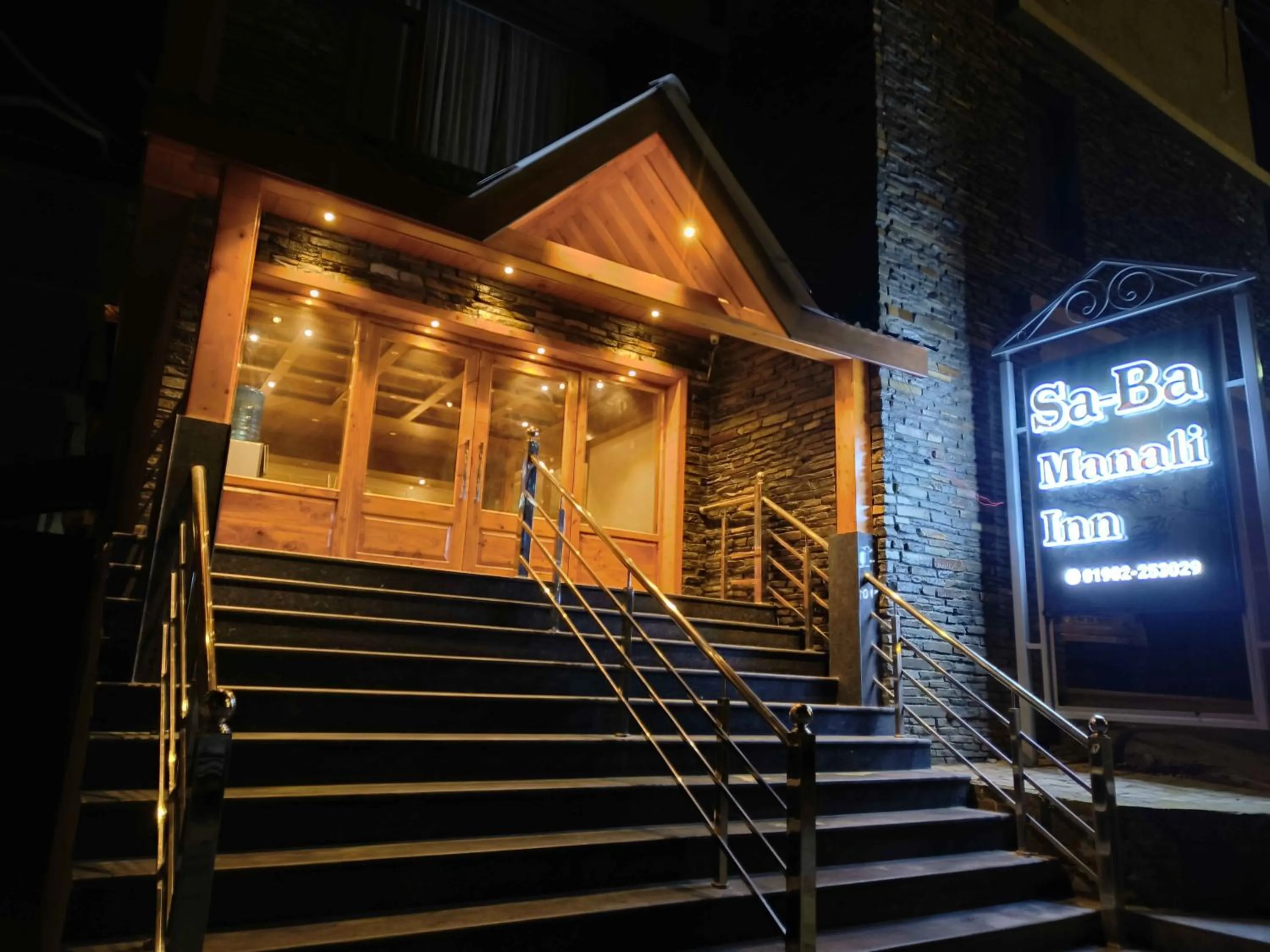 Property building in Sa-Ba Manali Inn, Mall Road