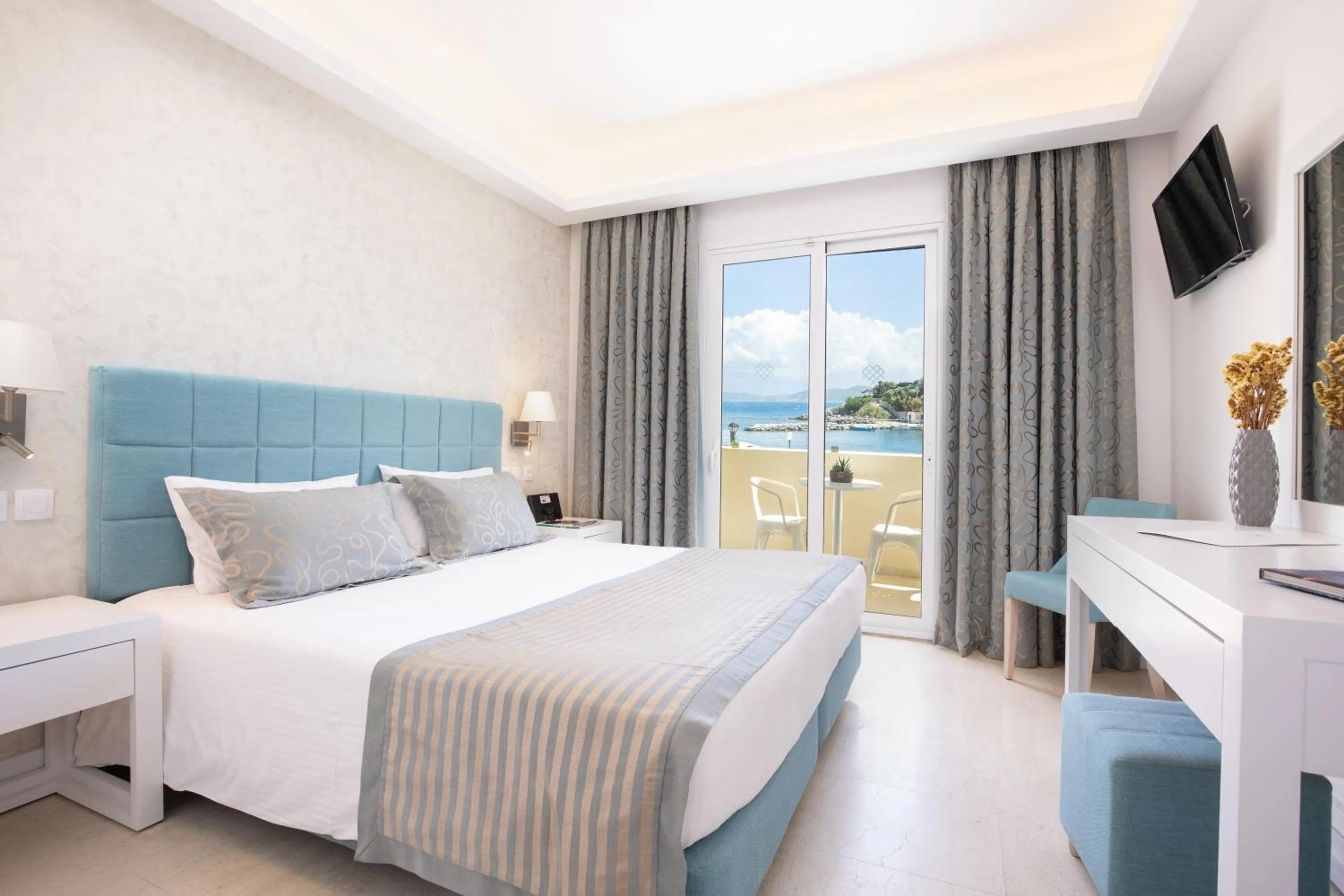 TV and multimedia, Bed in Melina Bay Boutique Hotel