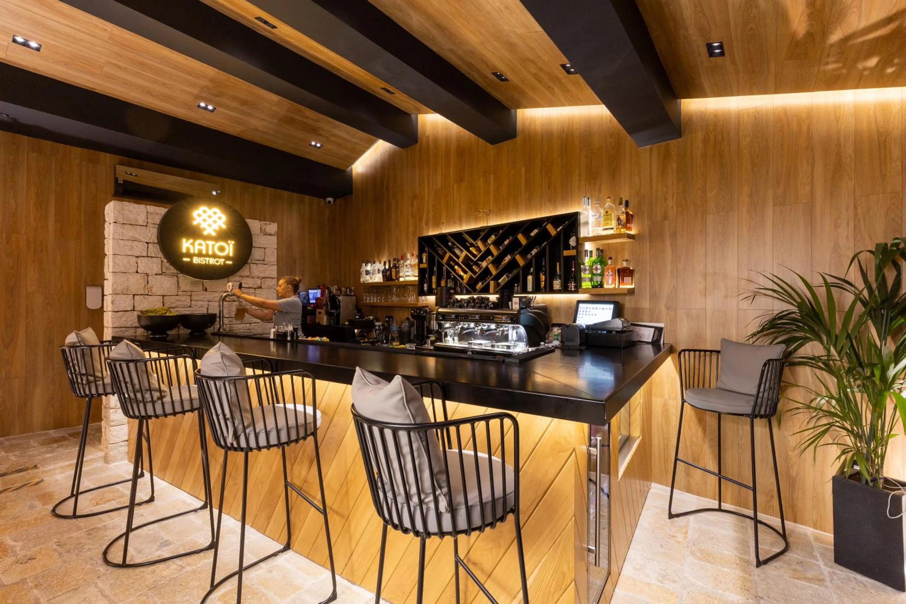 Restaurant/places to eat in Melina Bay Boutique Hotel