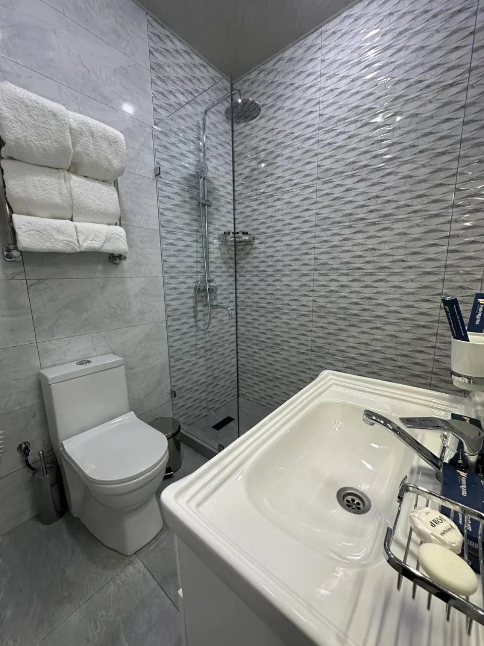 Shower in Panorama Hotel & More