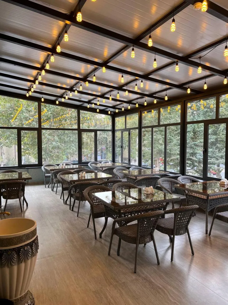 Restaurant/places to eat in Panorama Hotel & More