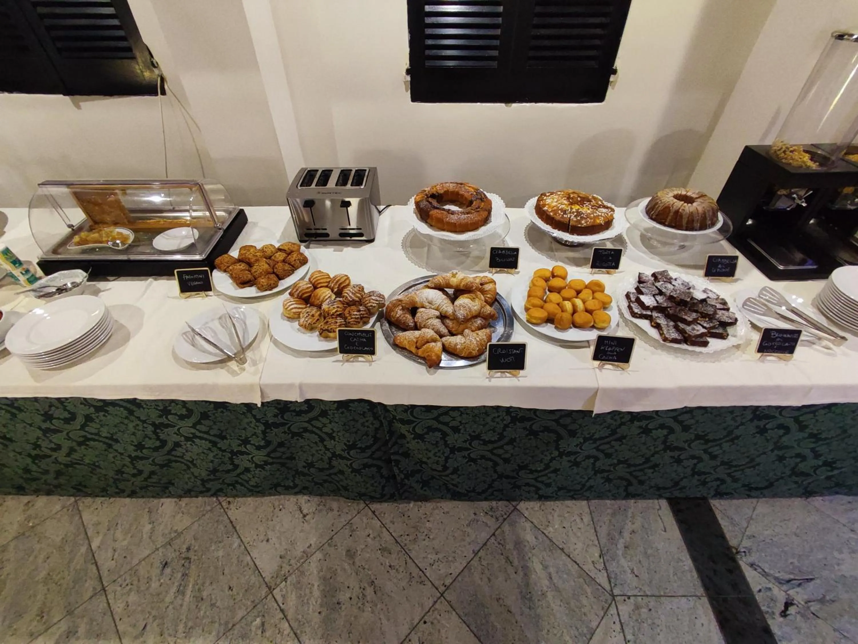 Breakfast in Hotel Hieracon