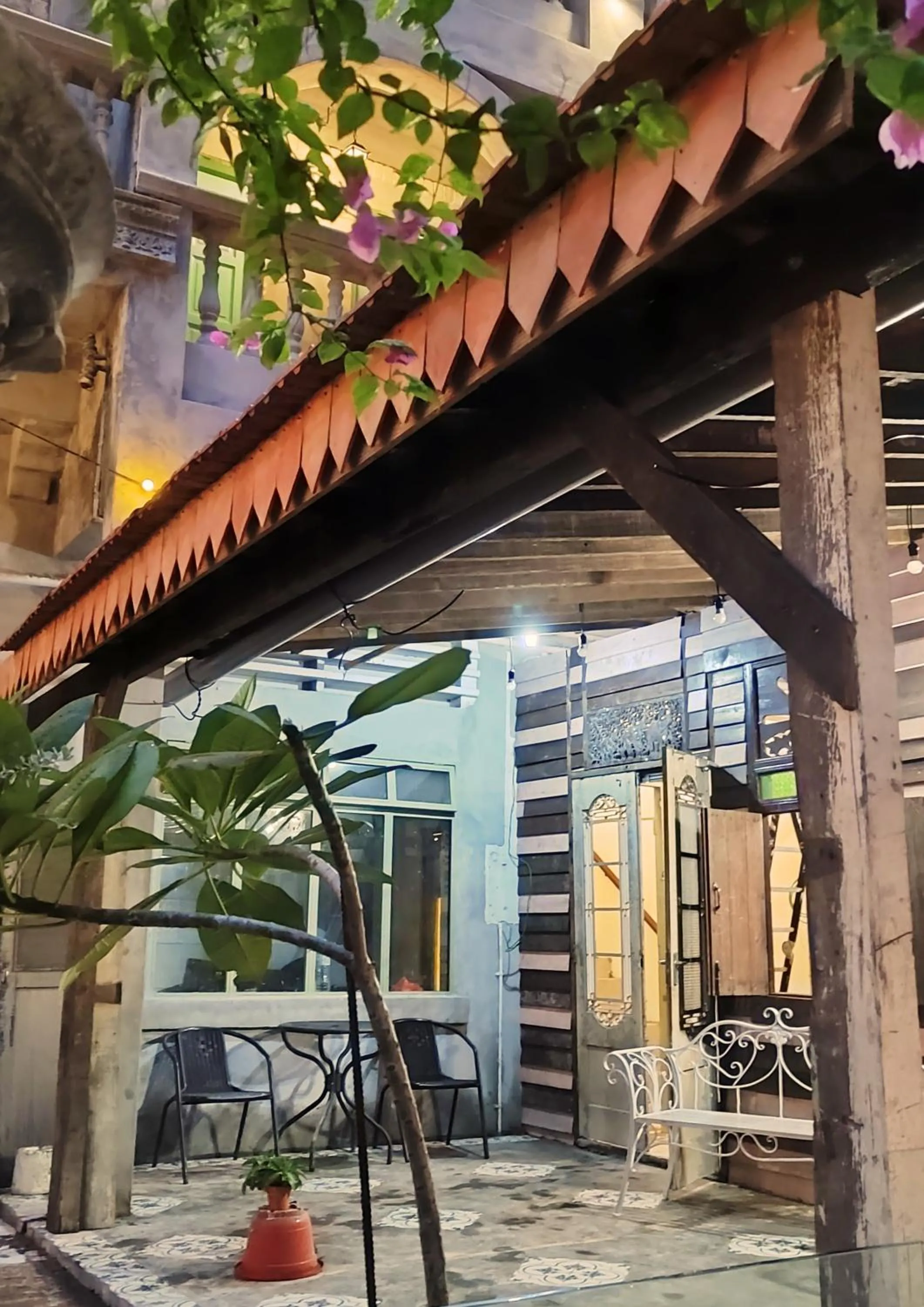 Facade/entrance in Bestow Boutique Hotel