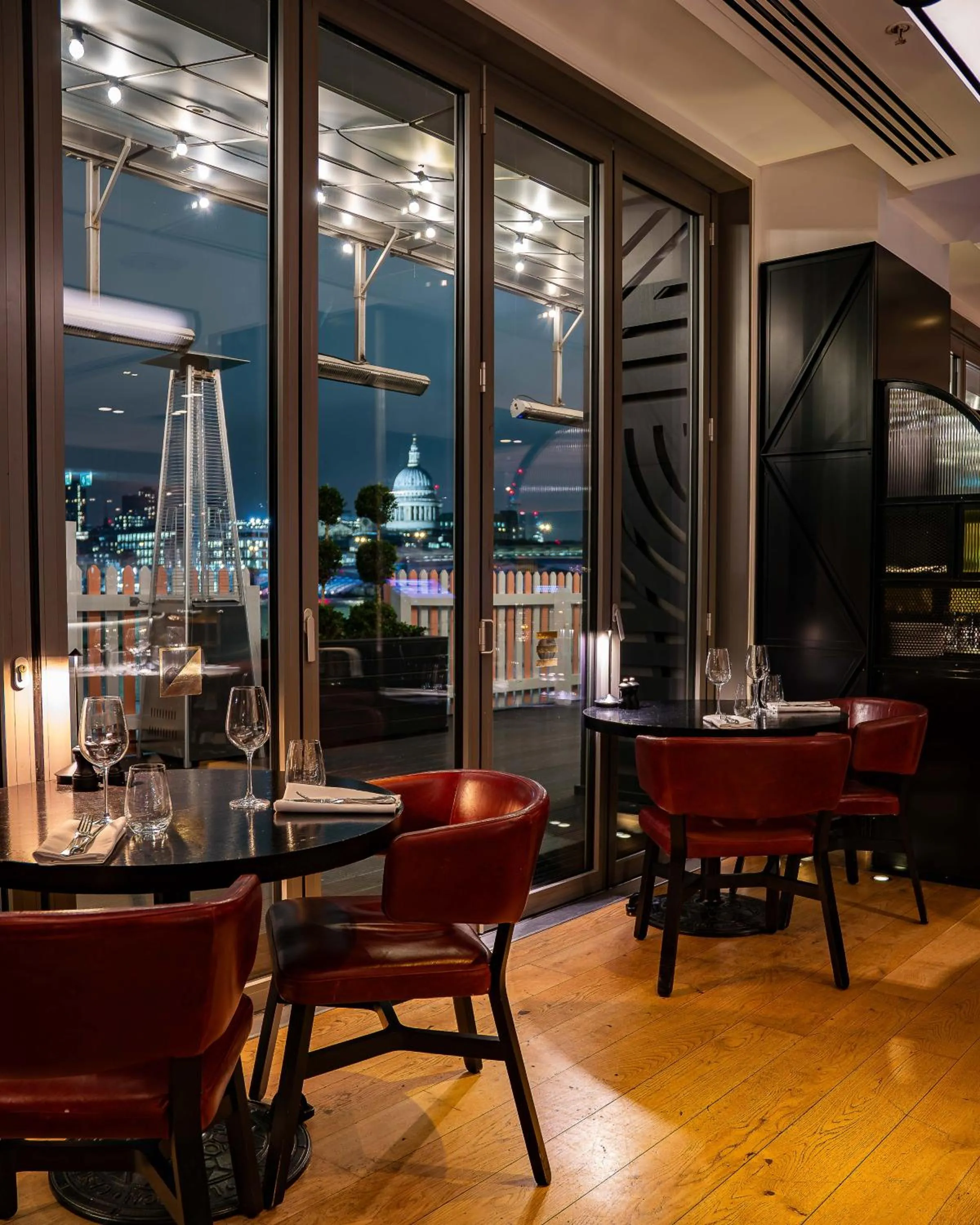 Restaurant/places to eat in Sea Containers London