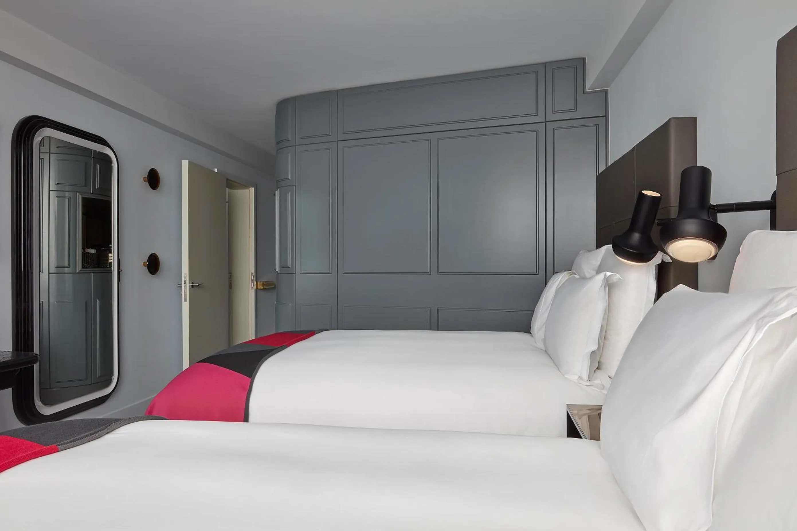 Bedroom, Bed in Sea Containers London