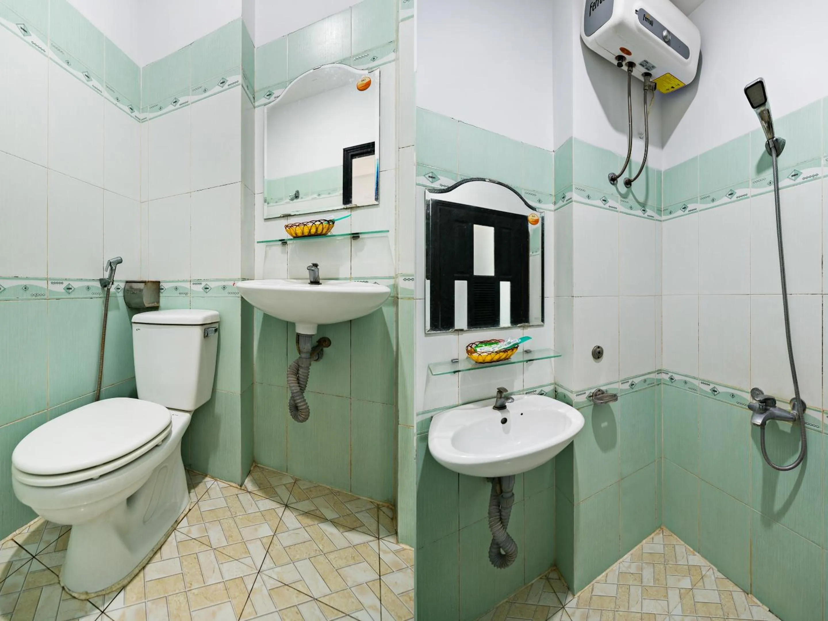 Bathroom in Loan Anh 2 Hotel