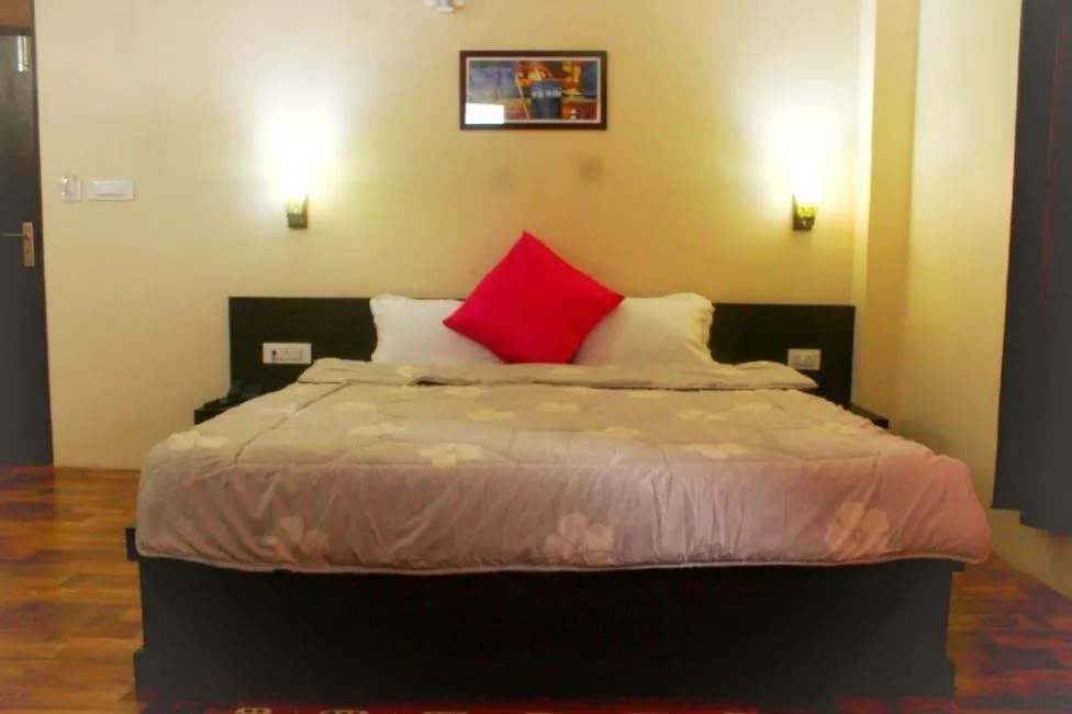 Bed in Pine Village Retreat