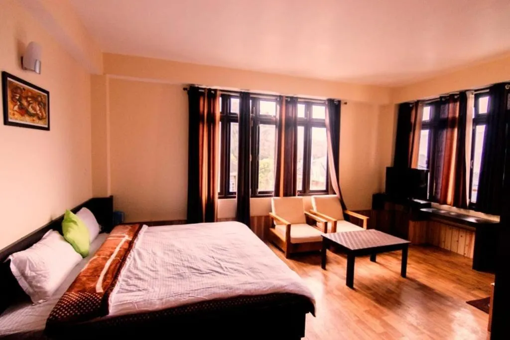 Bed in Pine Village Retreat