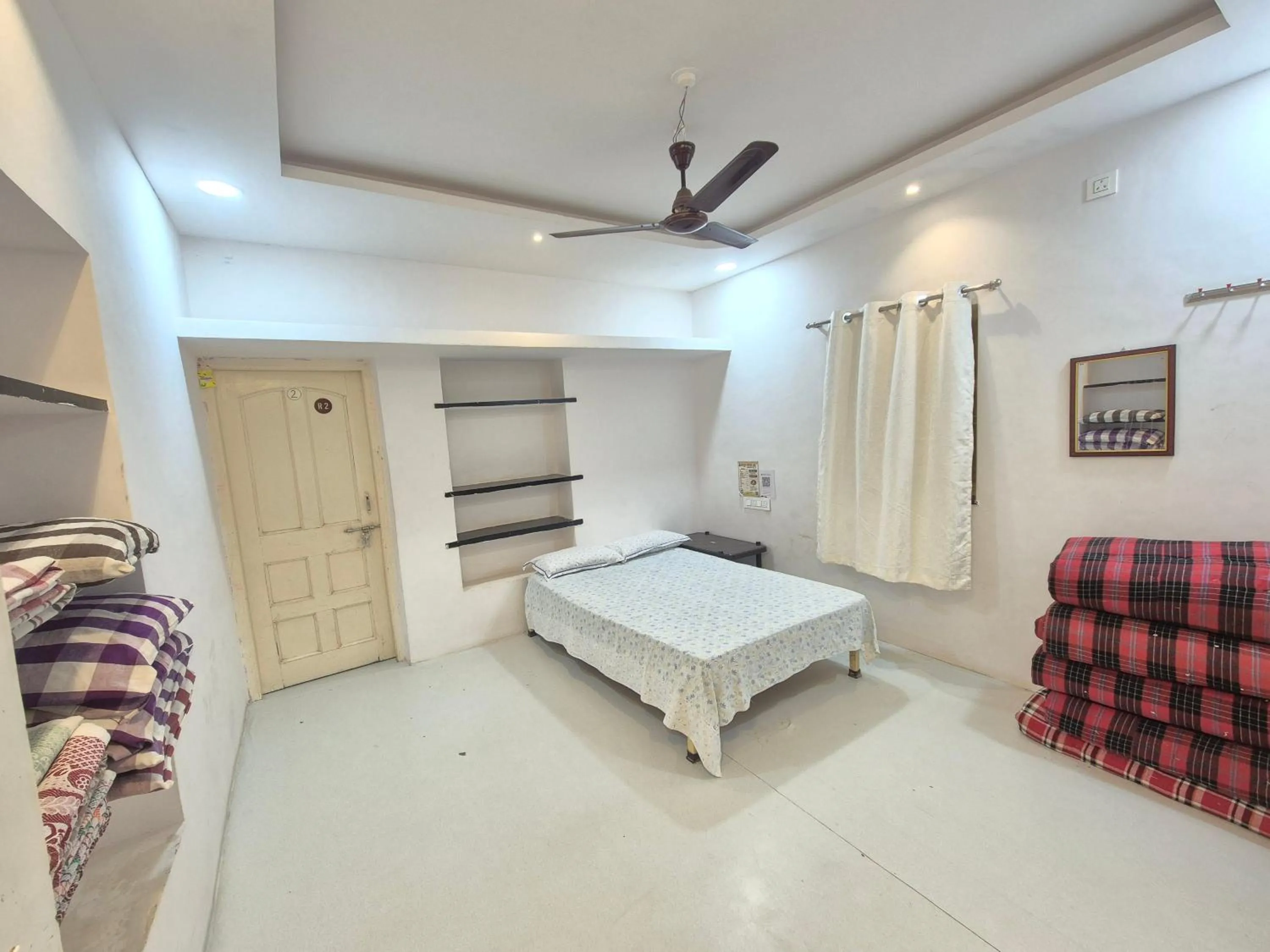 Property building in Shriguru Guest House Akkalkot