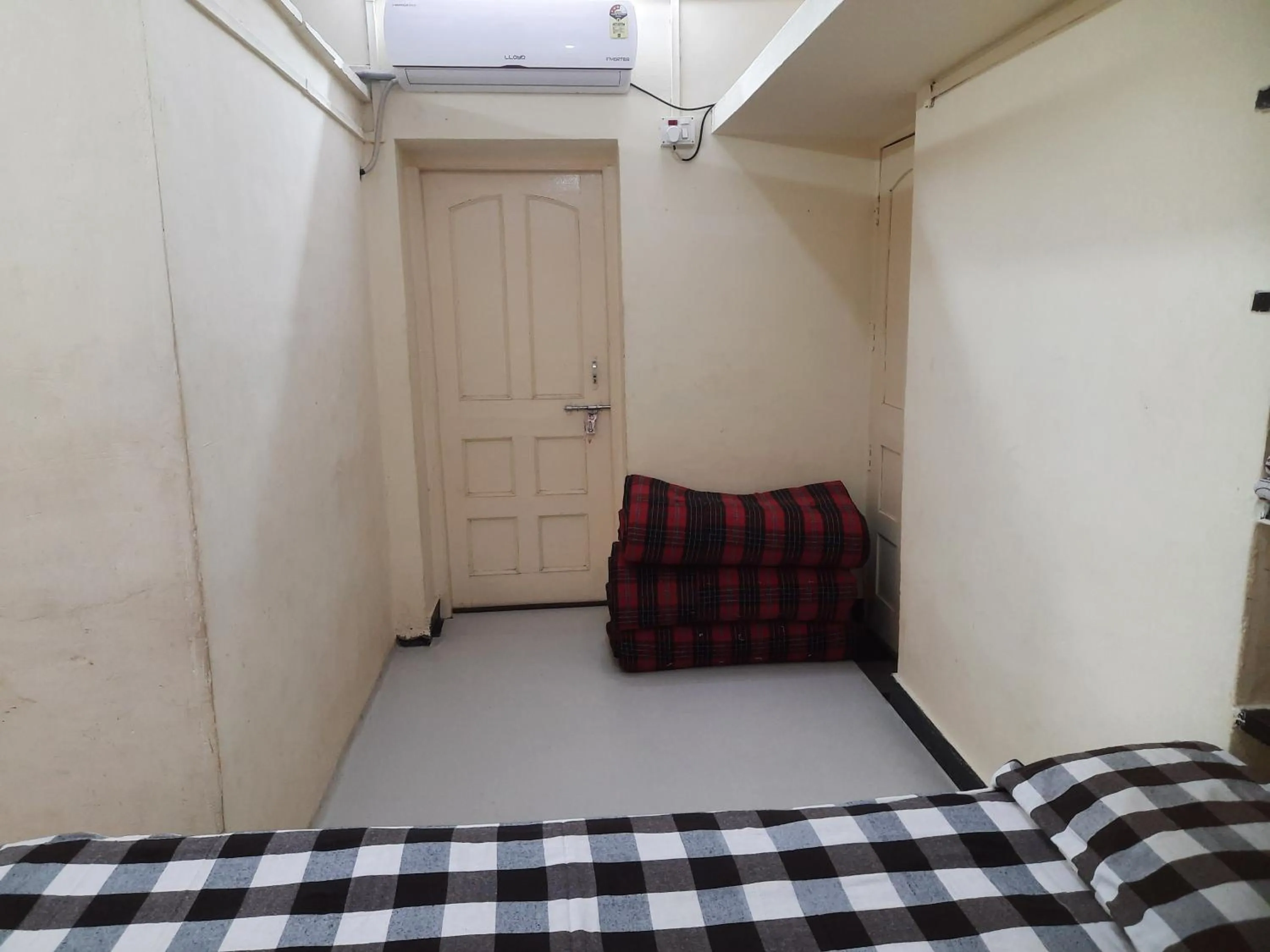 Shriguru Guest House Akkalkot