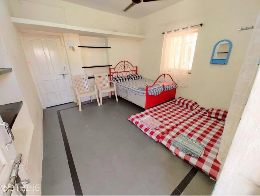 Bed in Shriguru Guest House Akkalkot