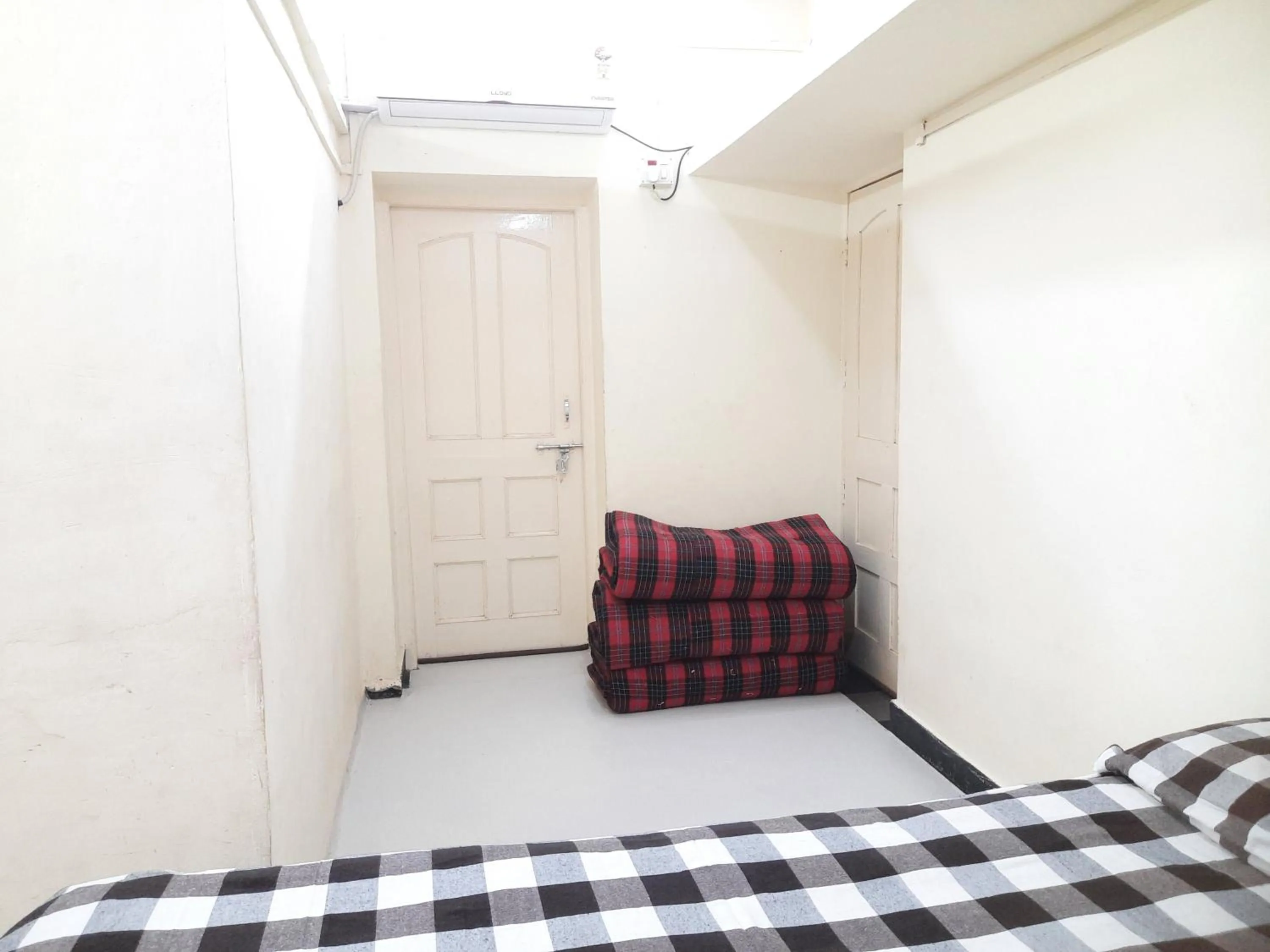 Shriguru Guest House Akkalkot