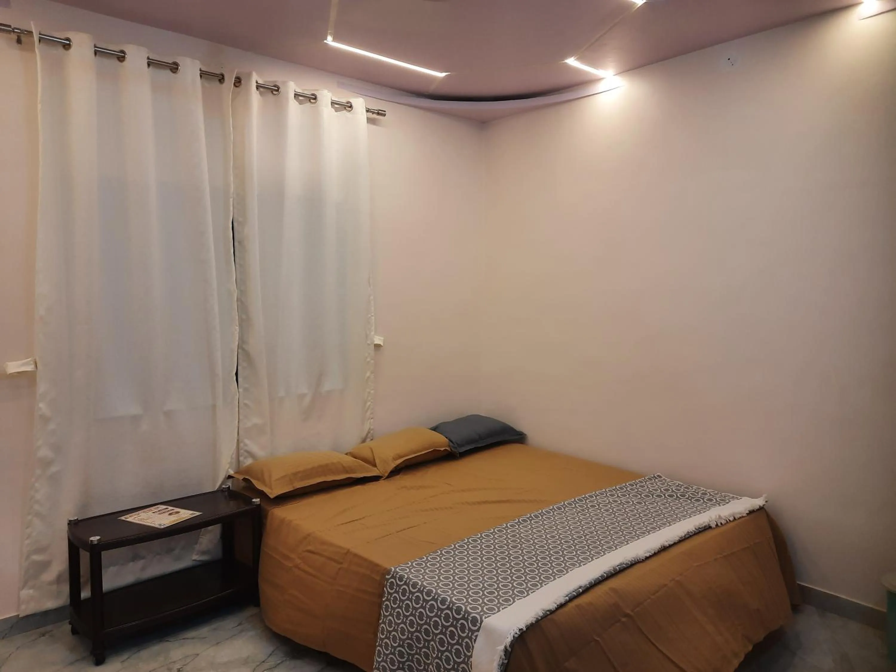 Bed in Shriguru Guest House Akkalkot