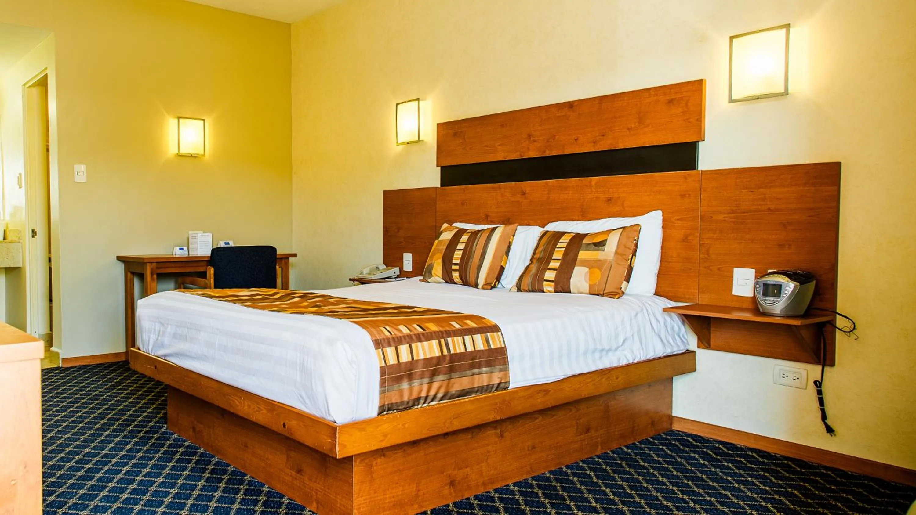 Bed in American Inn Hotel & Suites Delicias