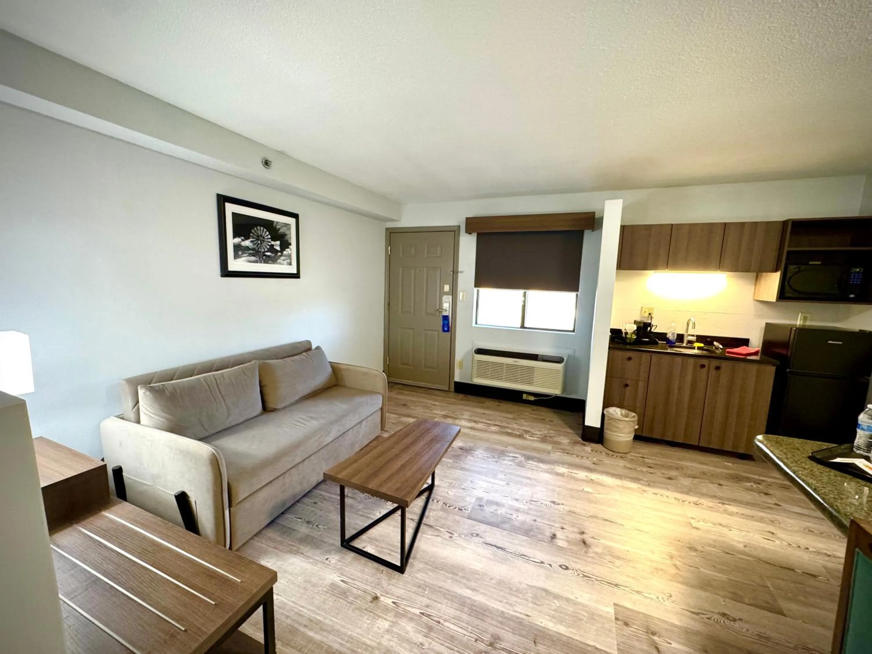 Super 8 by Wyndham Clovis