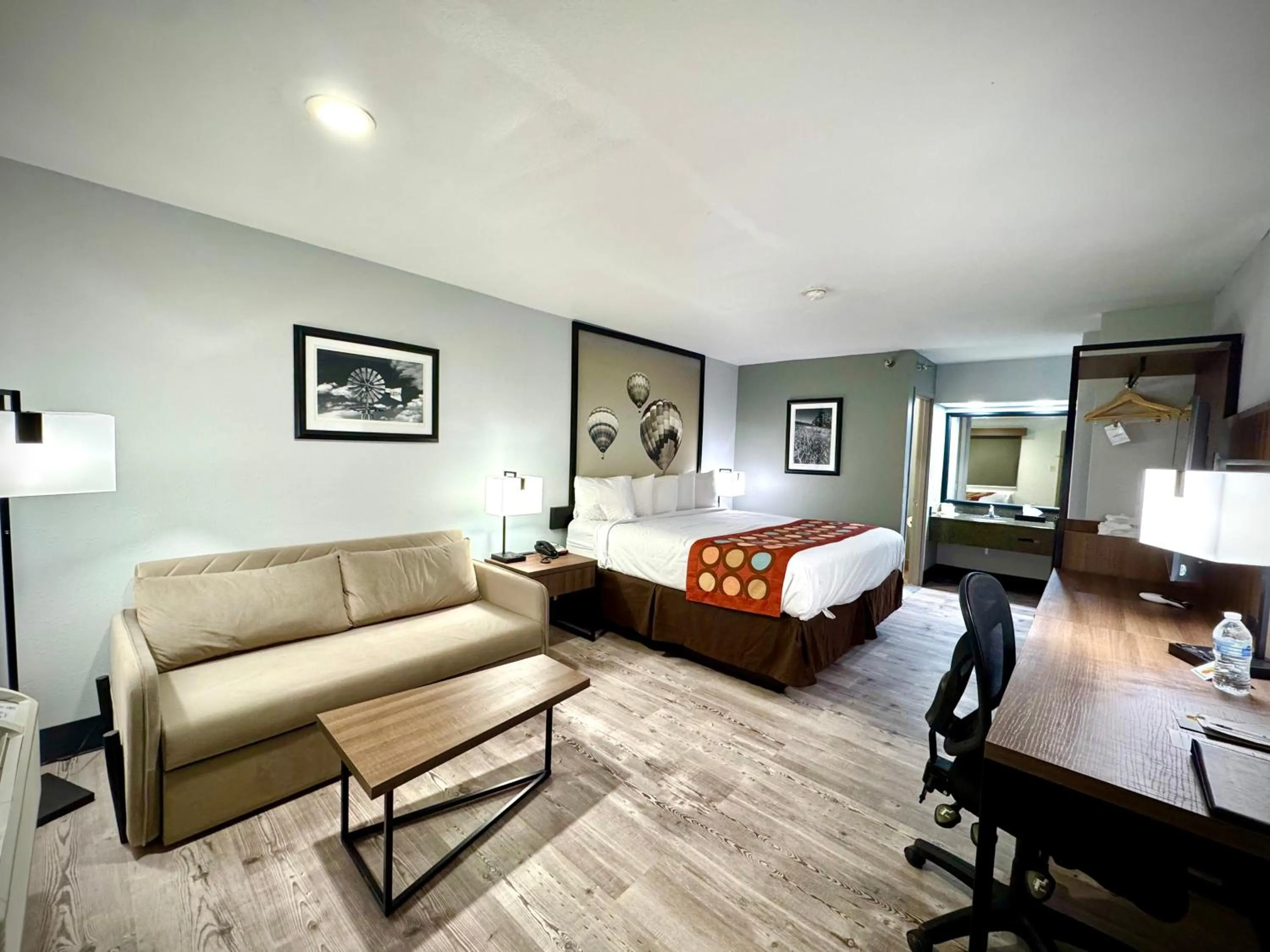 Super 8 by Wyndham Clovis