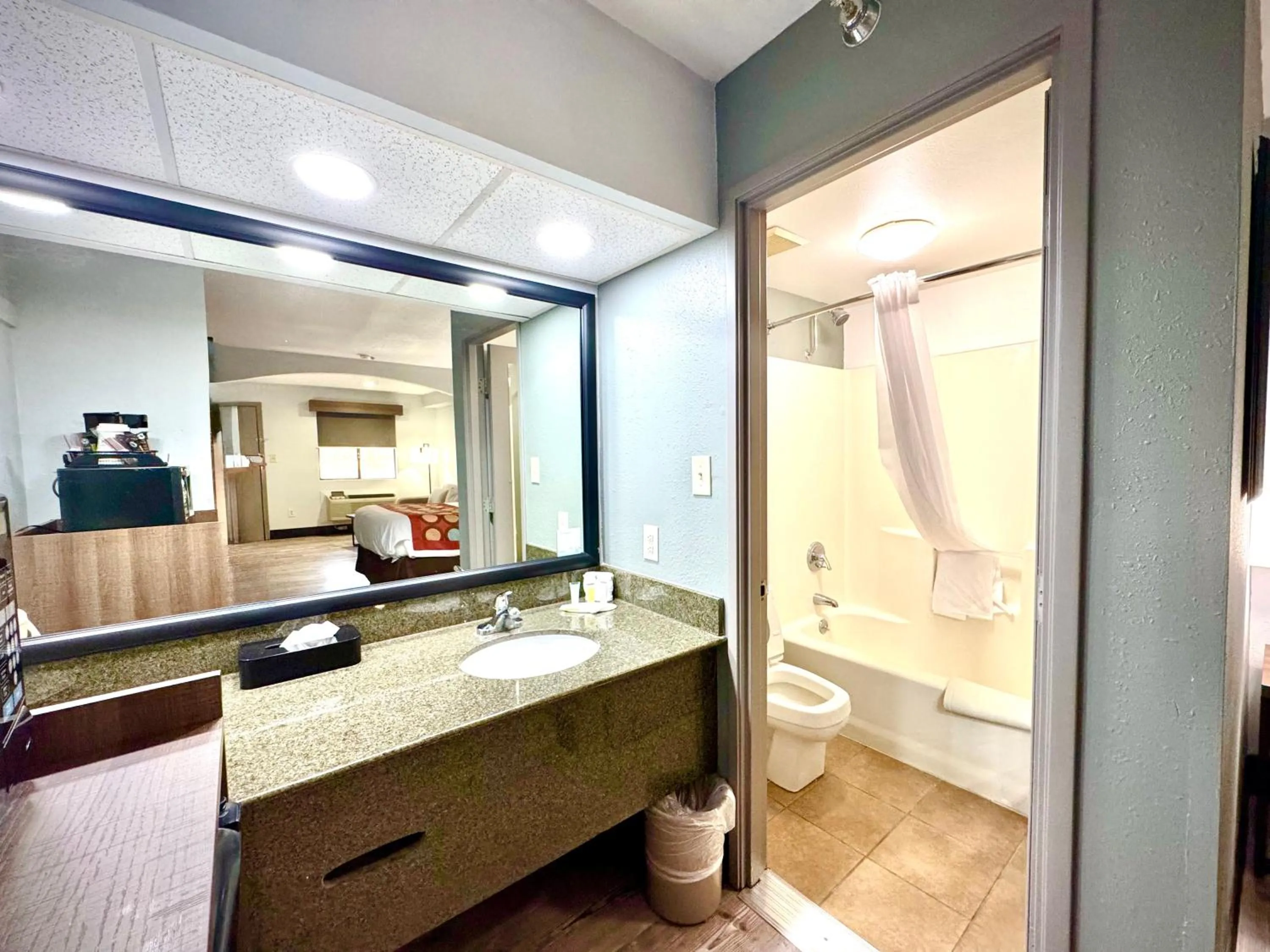 Super 8 by Wyndham Clovis